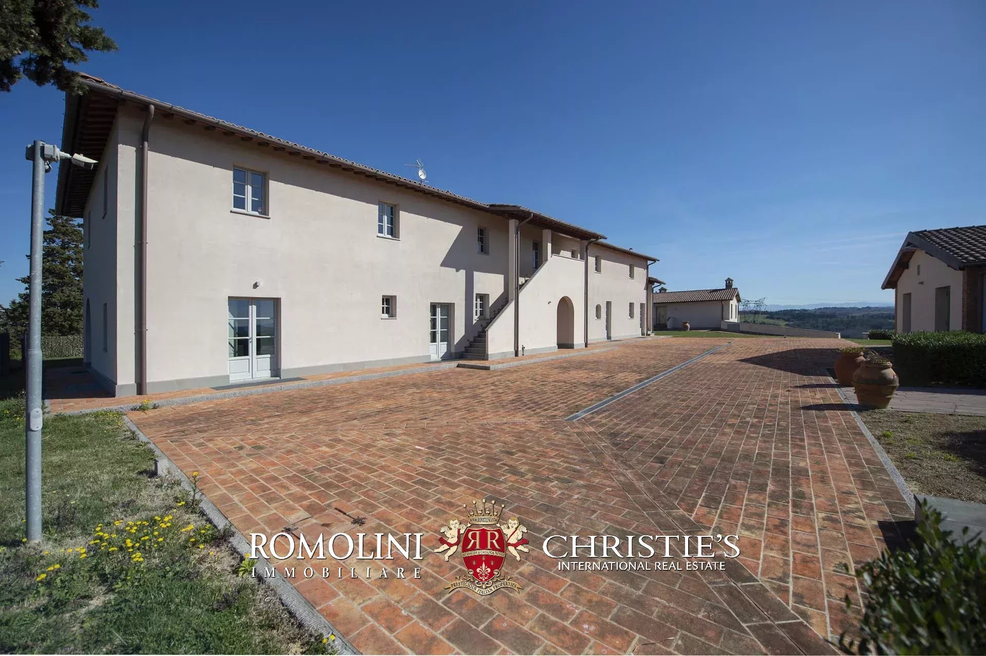 11 Bedroom Vineyard's Image 5