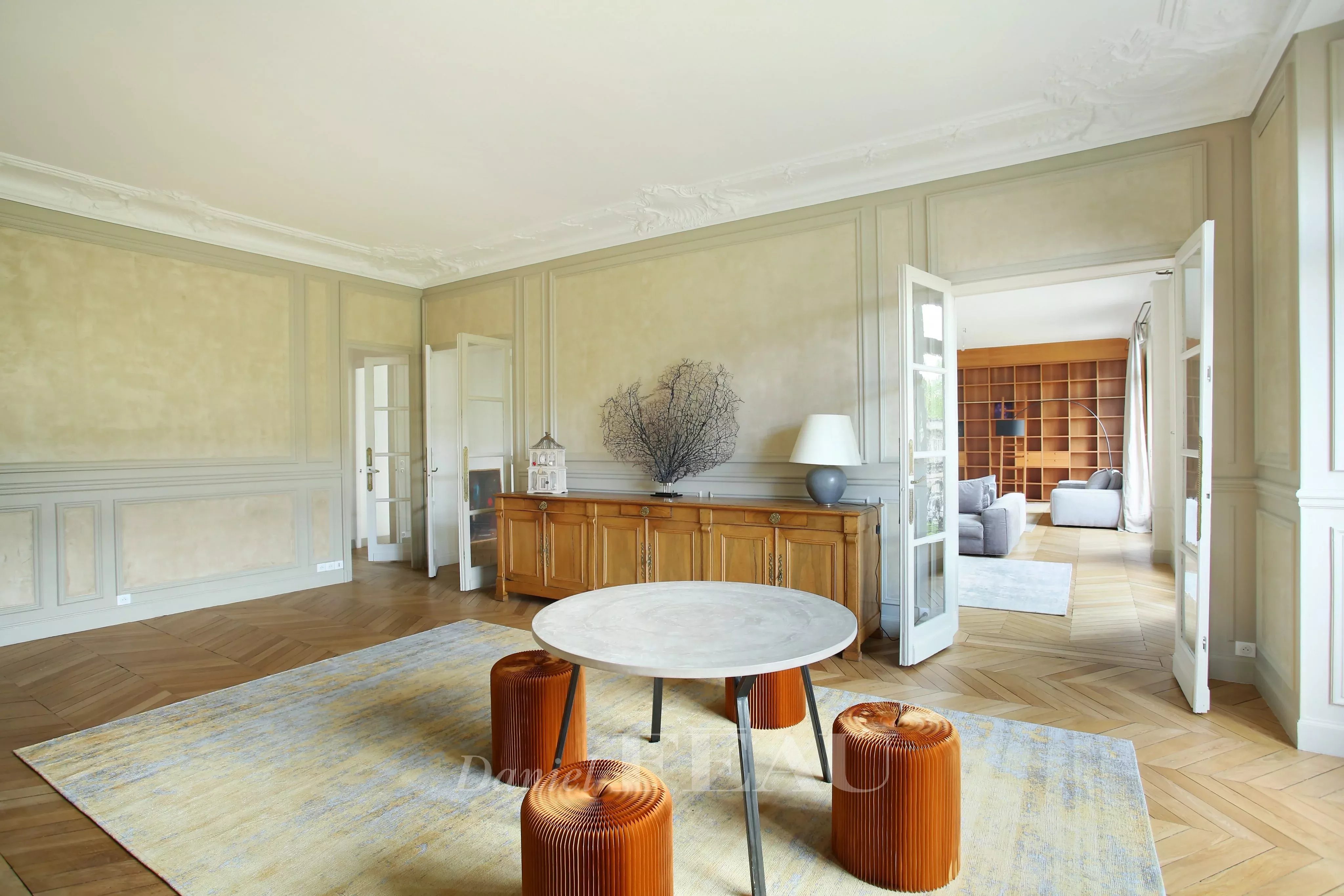 Living-room Wooden floor Exposed bricks