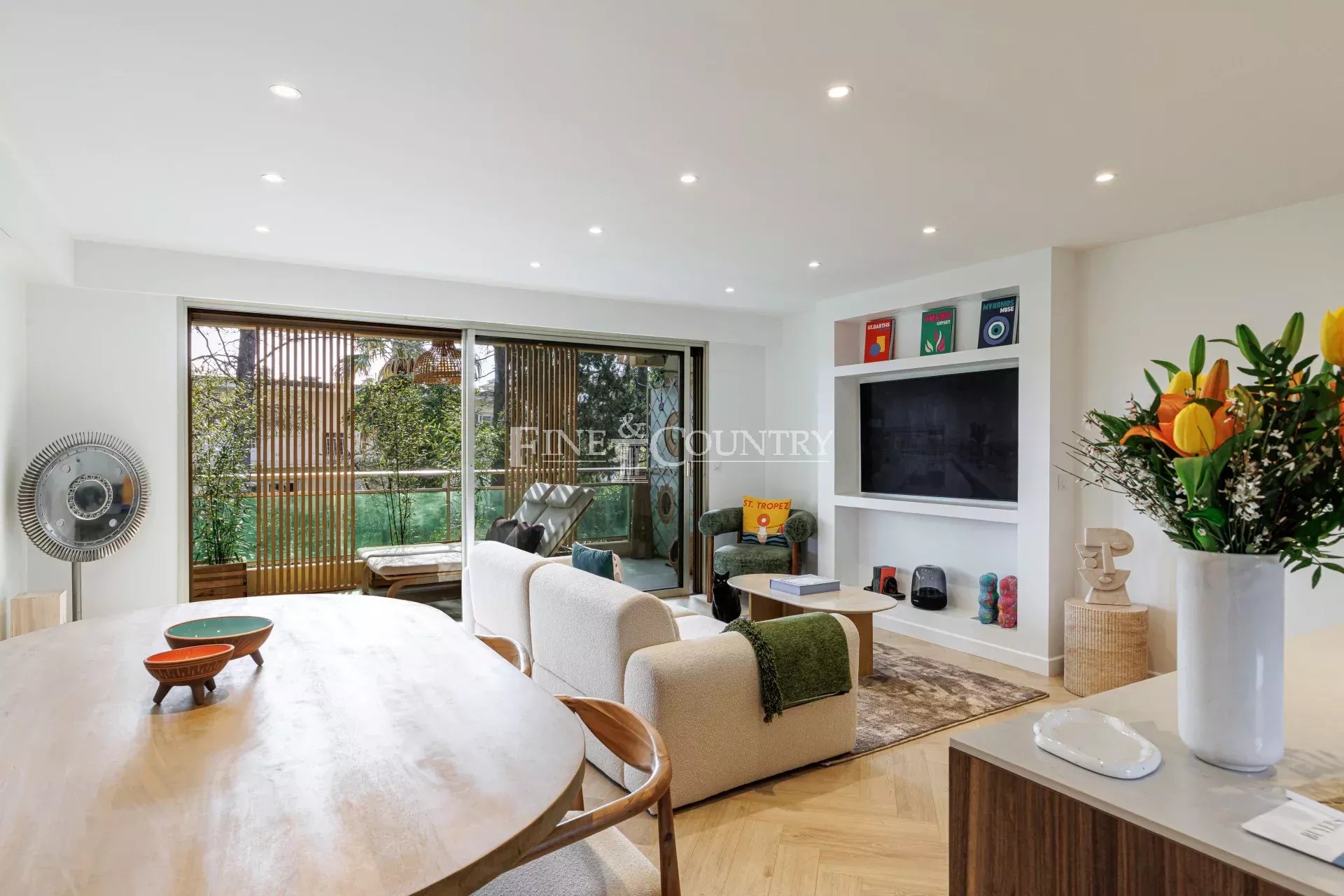 Photo of For Sale – 2-Bedroom Apartment – Cannes Montrose