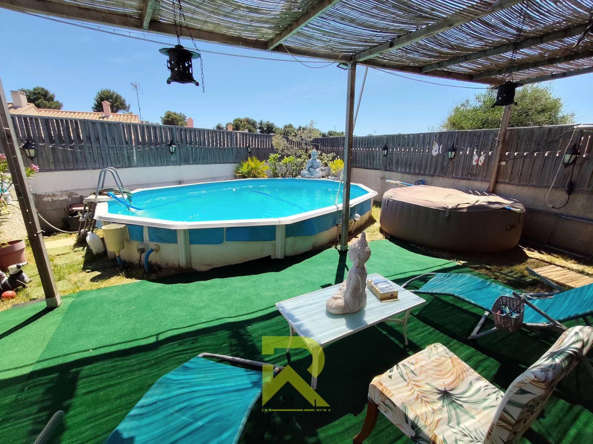 VILLA PLAIN PIED, GARAGE, PISCINE.