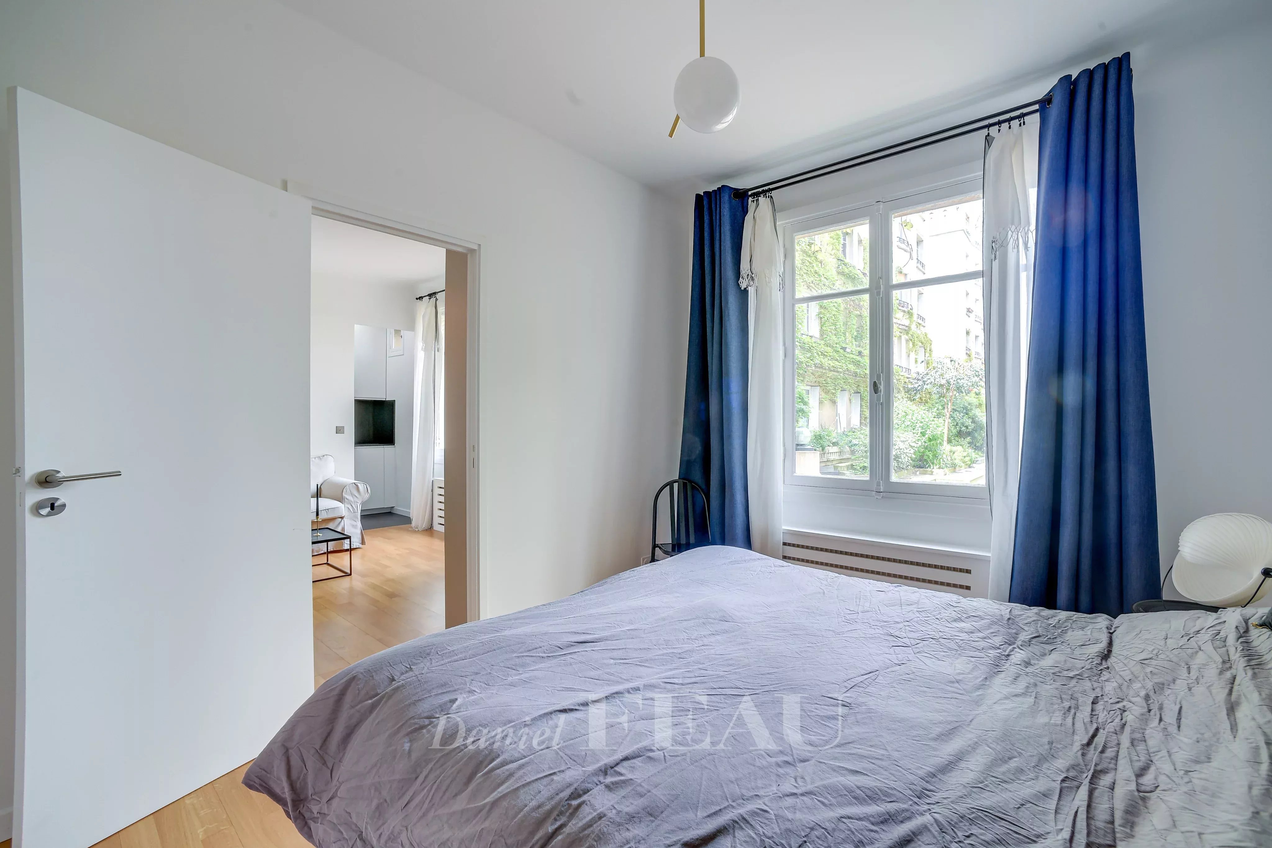 Chambre au calme sur cour lumineuse