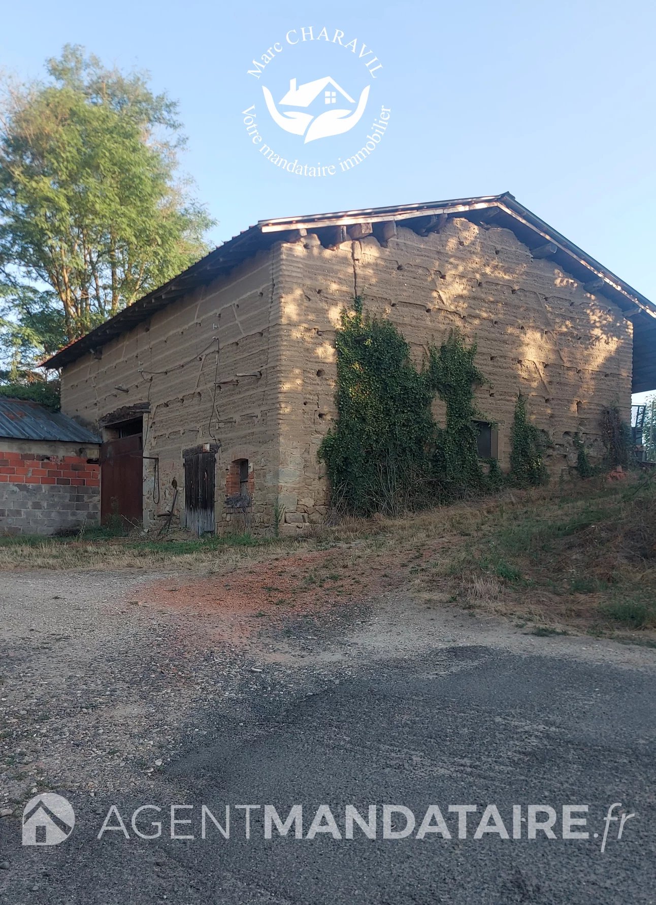 Terrain constructible 1 292 m² + grange 140 m² – Orléat — photo 6