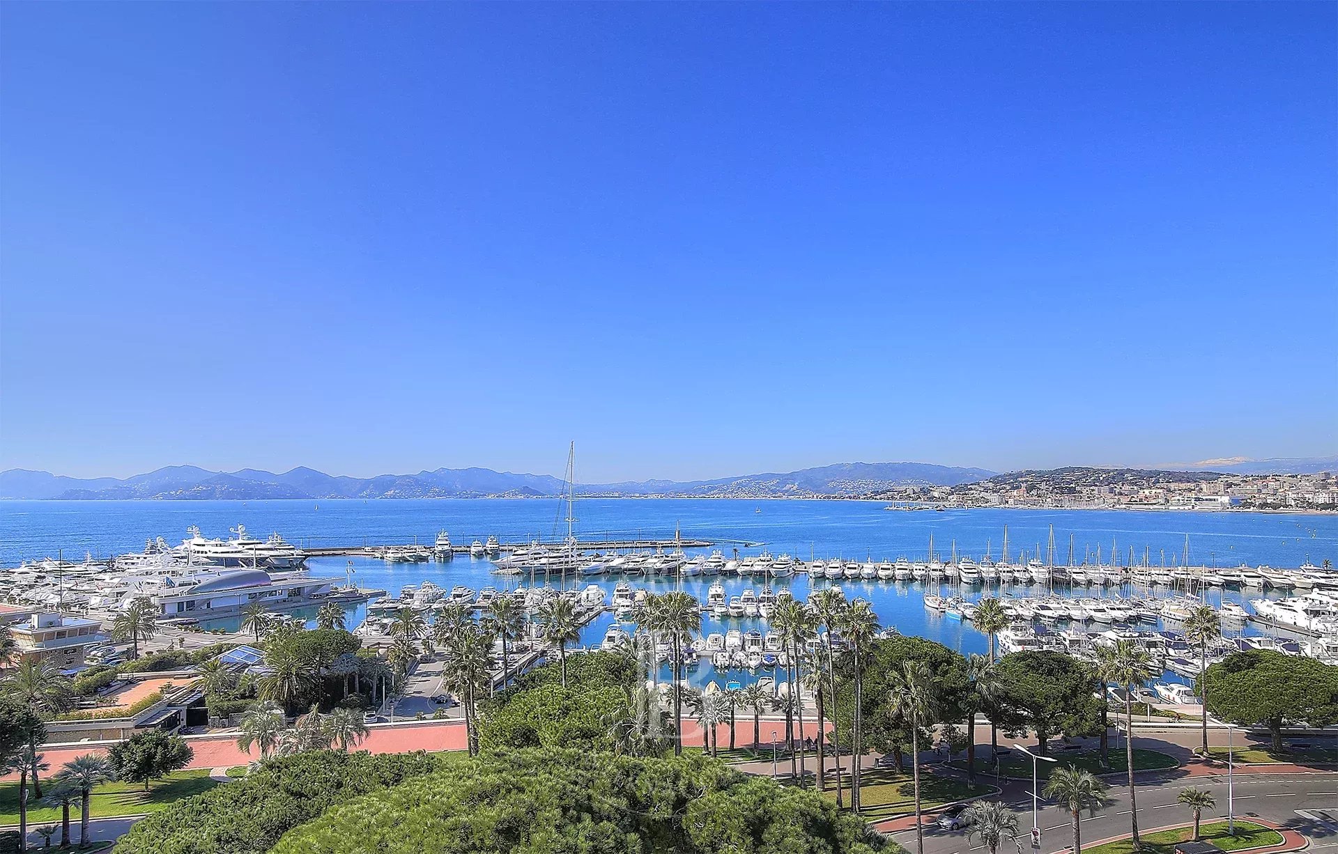 CANNES CROISETTE - PENTHOUSE - PANORAMIC SEA VIEW - 5 BEDROOMS
