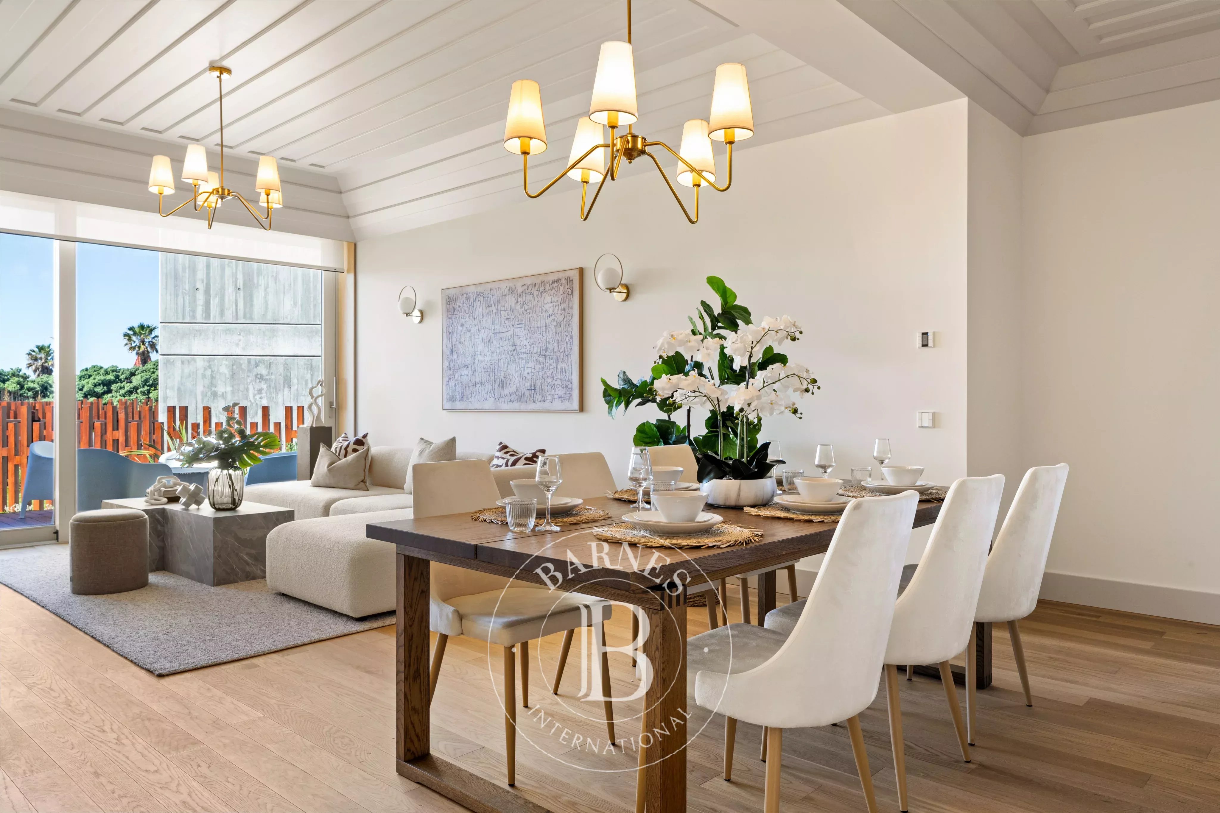 Jardin et vue sur la mer