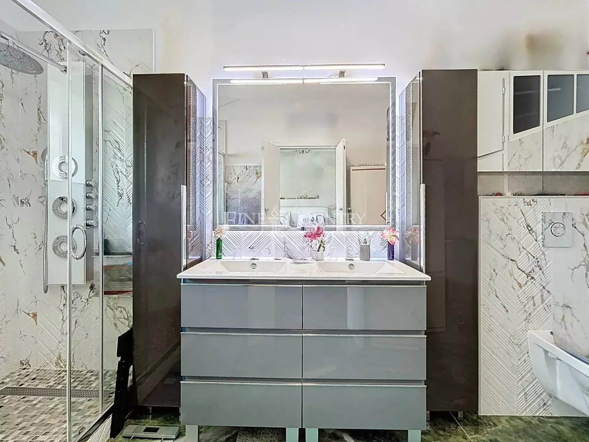 Photo of Apartment 3/4 room for sale in Cannes with sea views