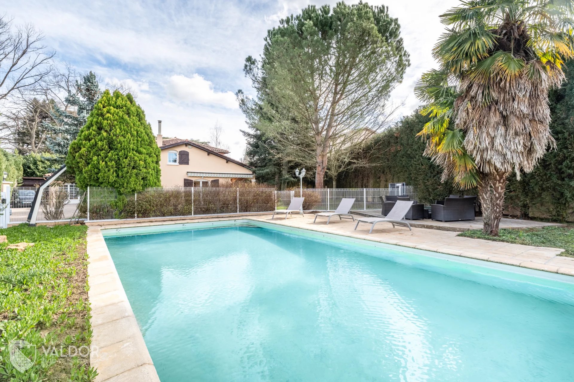 Chasselay maison de 180 m² au sol avec piscine