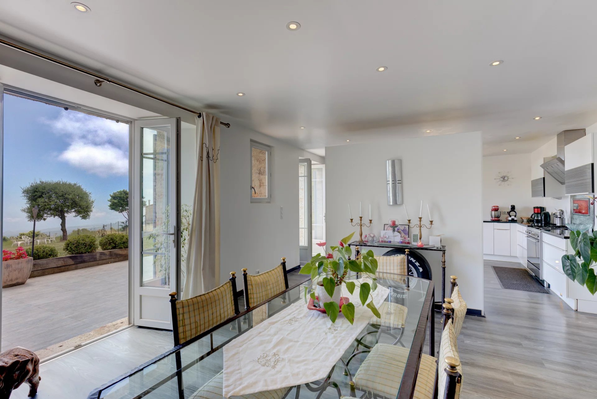 A charming period country house with panoramic sea view 7