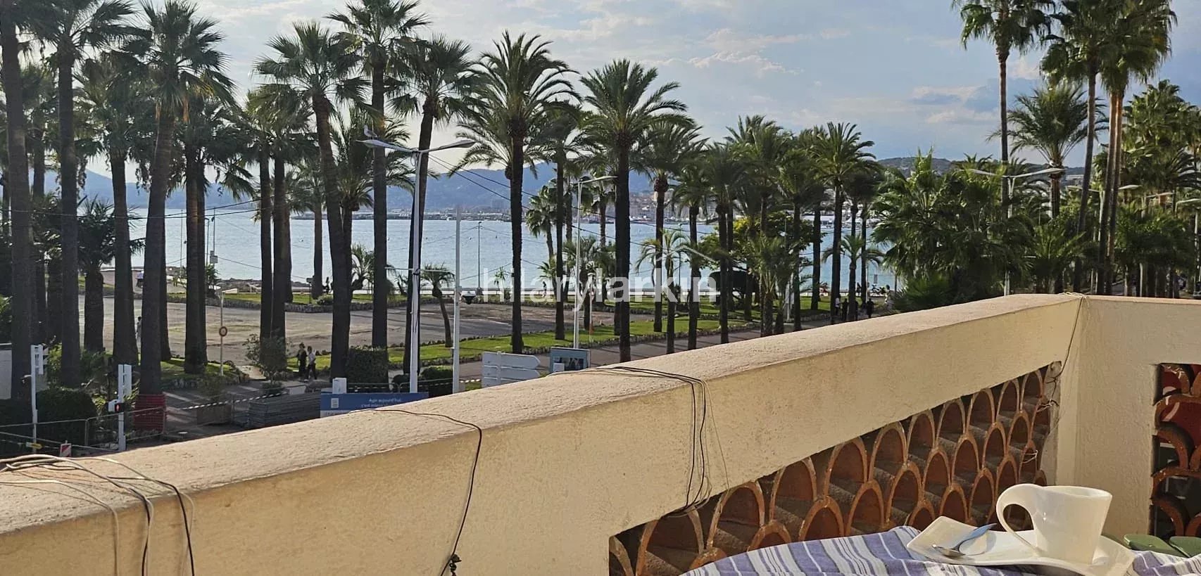 2 Bed Apartment on the Iconic Boulevard de la Croisette with sea view