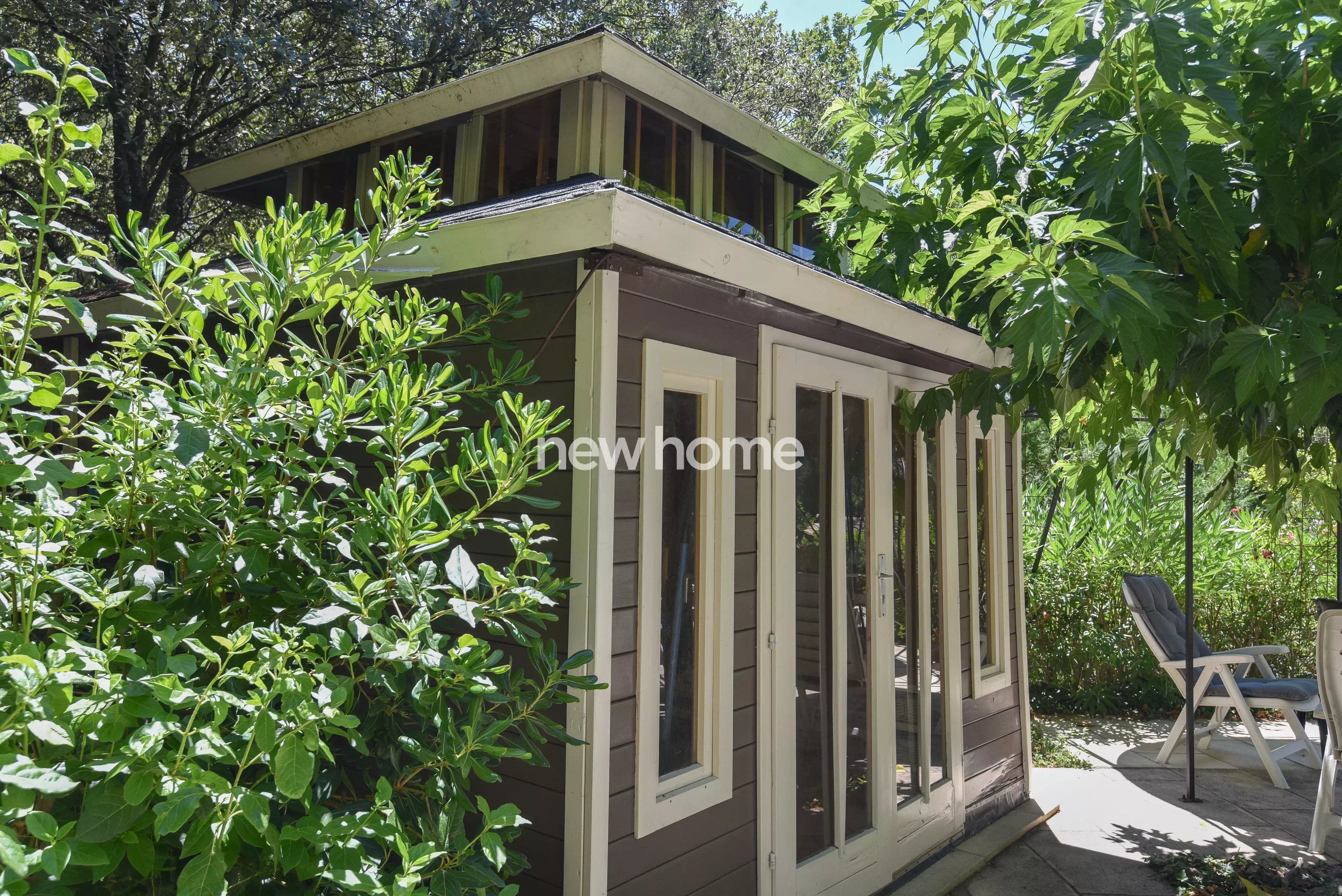 Maison spacieuse sur un terrain vaste et arboré