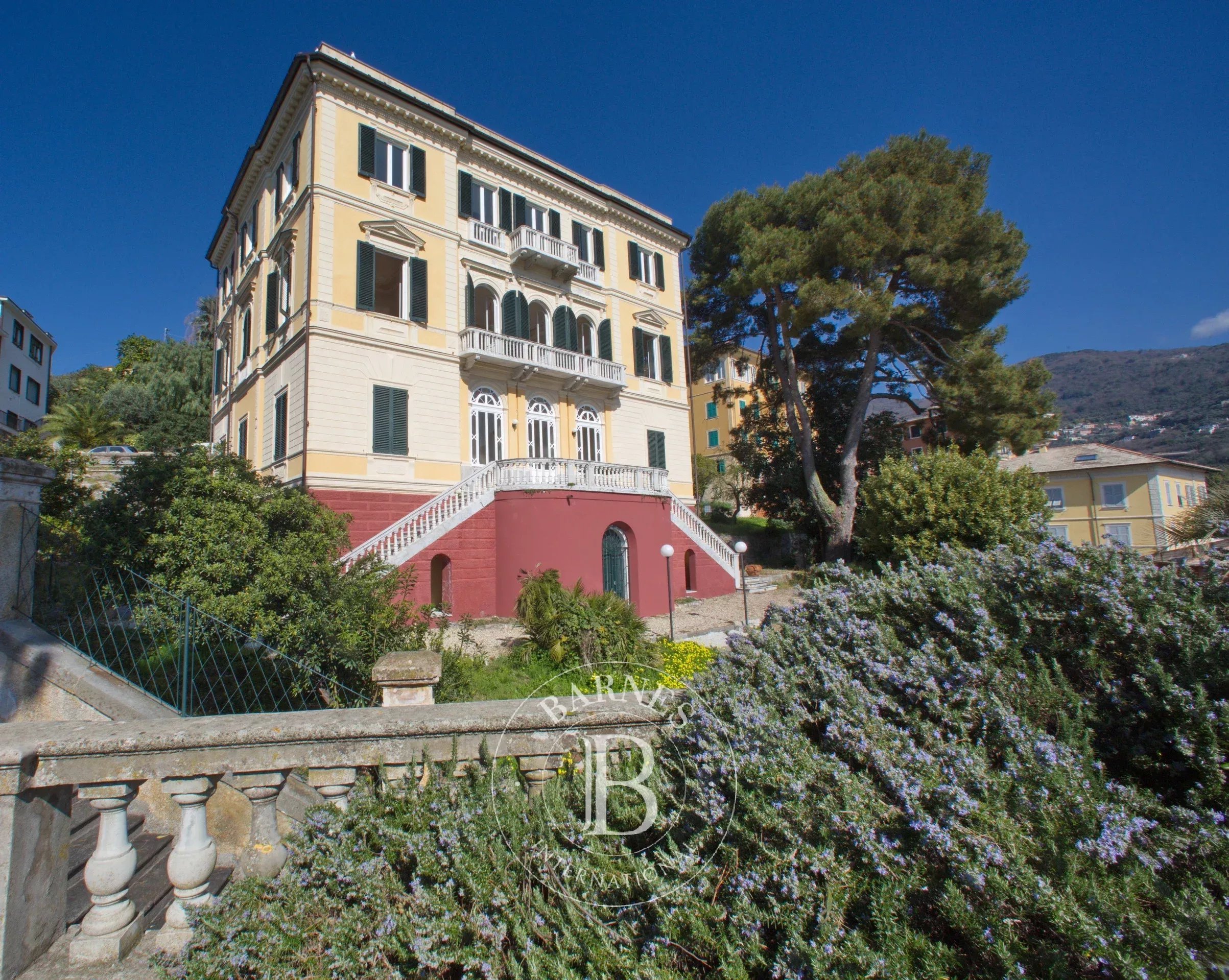 Appartamento in villa d’epoca con spazio esterno esclusivo