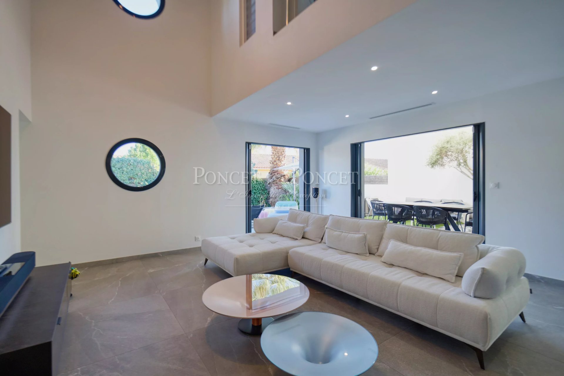 5 Bedroom Villa/Townhouse's Image 9