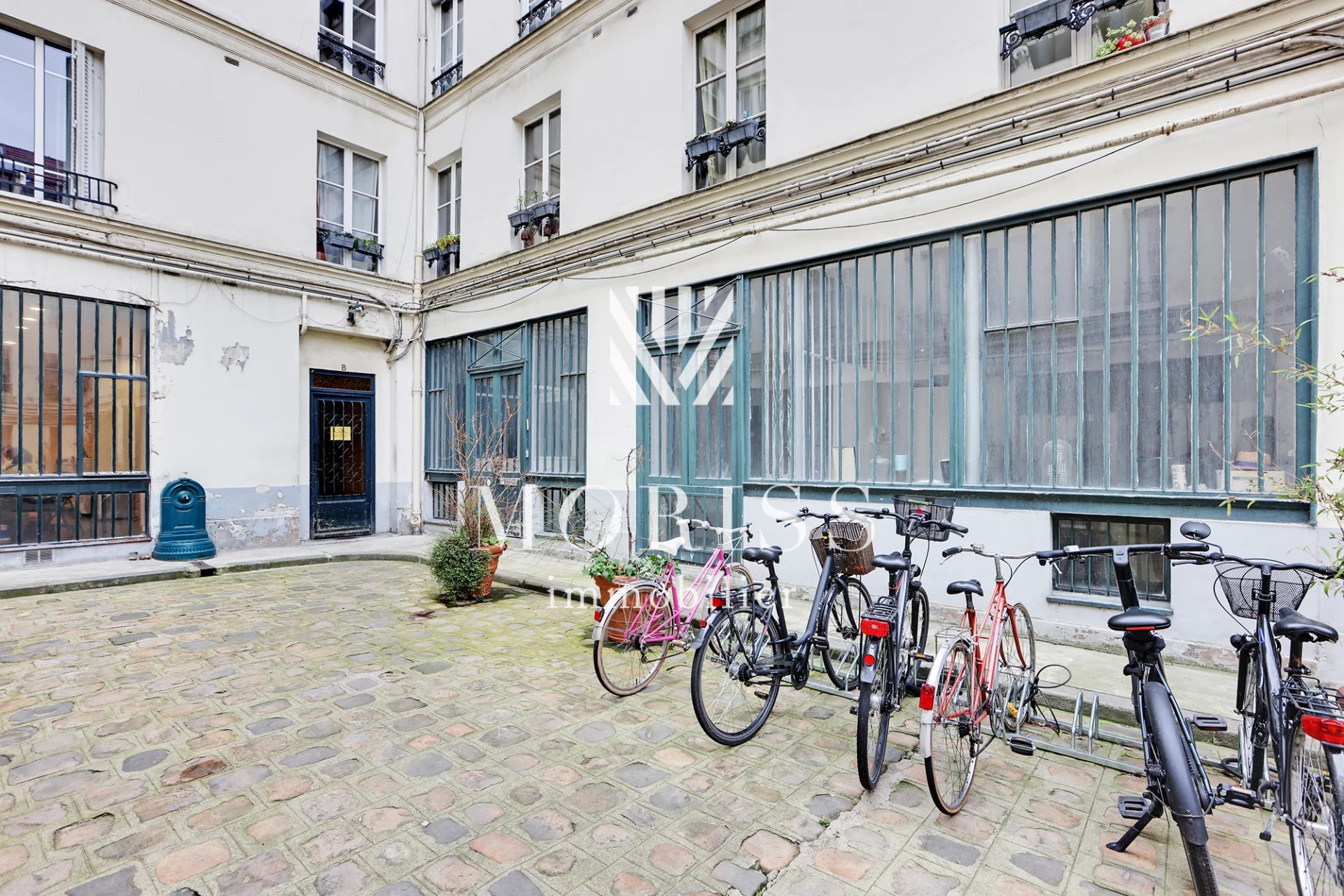 Local commercial - Image Array