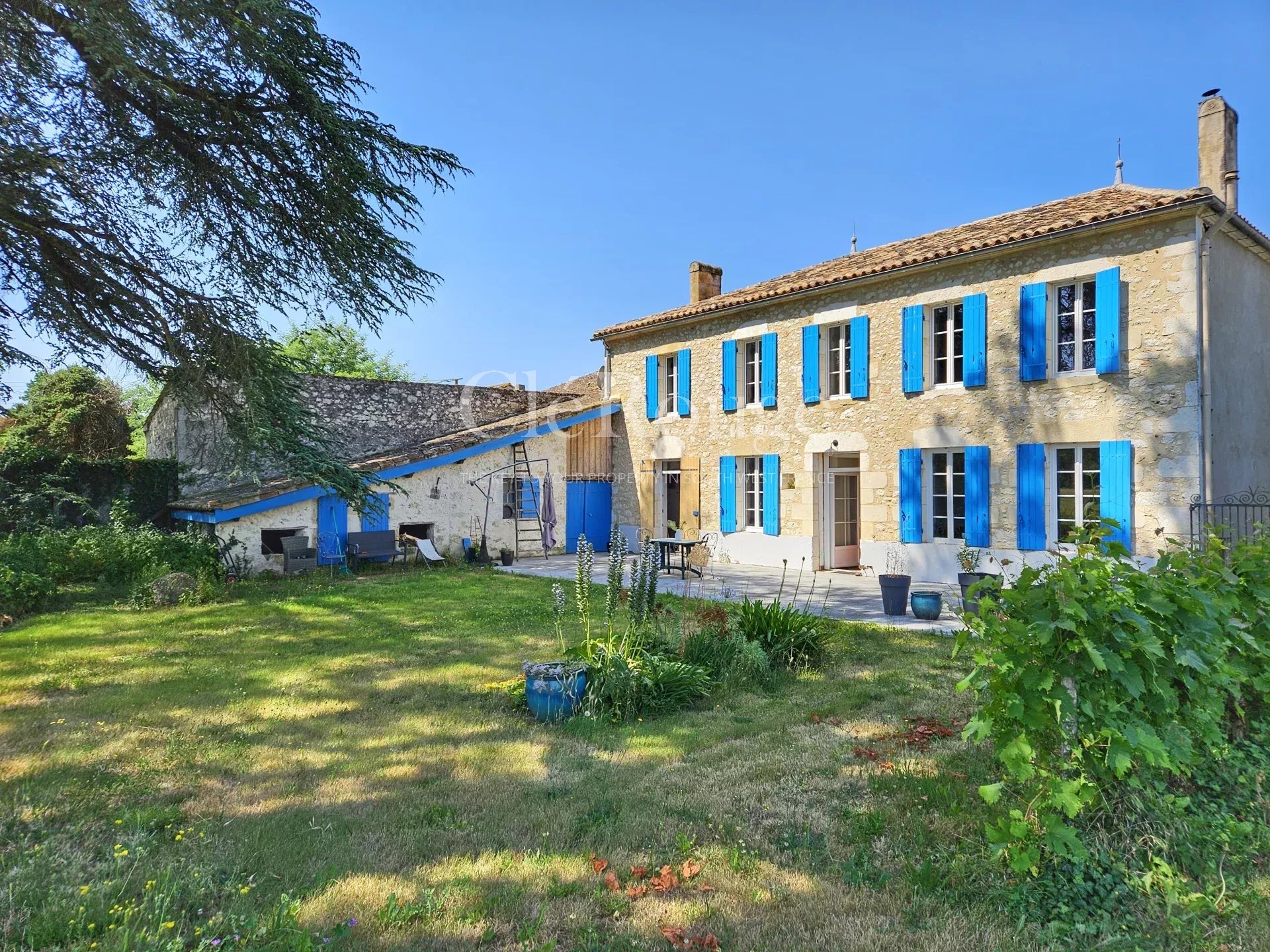 House in Pessac-sur-Dordogne - view 1