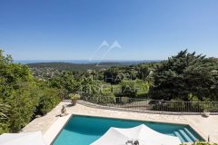 Tourrettes-sur-Loup: Charming Property with Panoramic sea View — photo 6 of 7