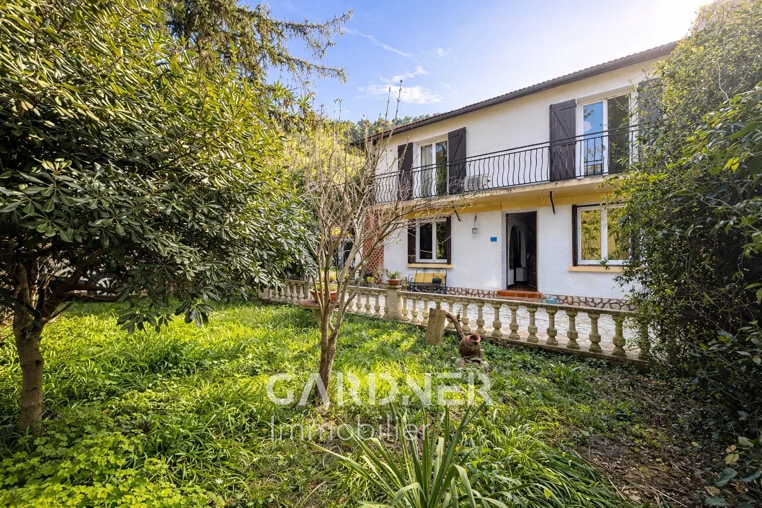 Agence immobilière de 