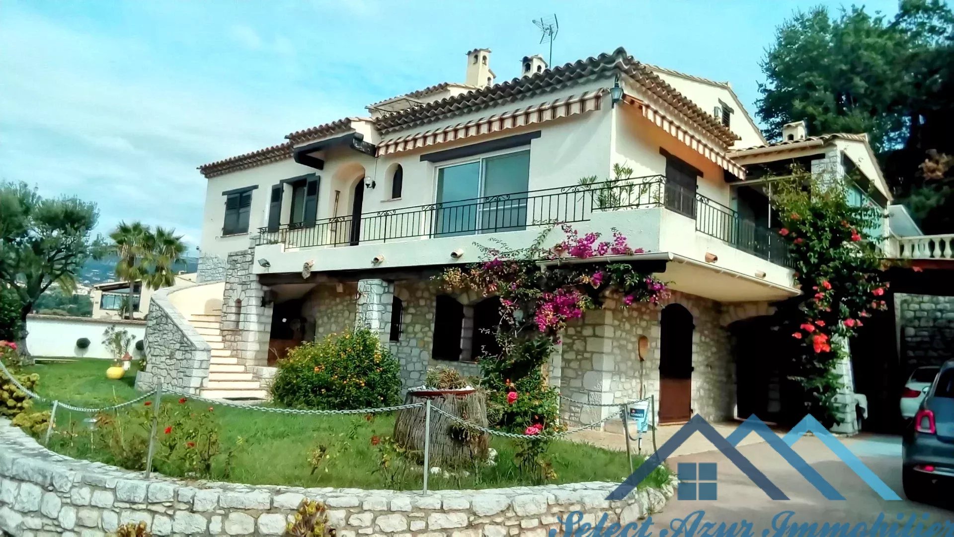 VENCE-Grande villa sur terrain de 2300 m²