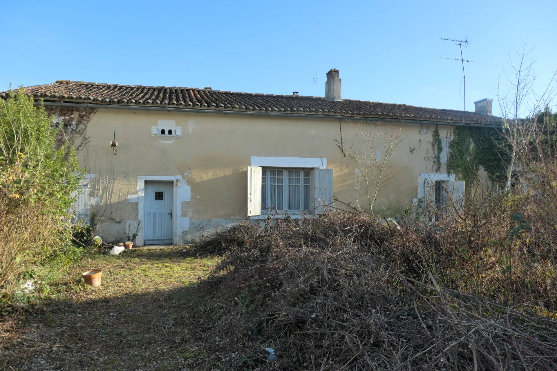 A 6 kms de COGNAC MAISON A RENOVER