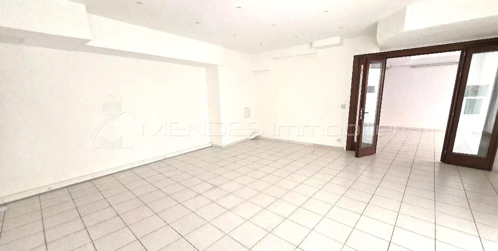 MURS COMMERCIAUX FRONTIERE MONACO