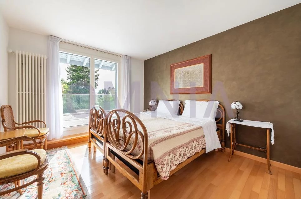 Villa de 330 m2 avec piscine et 1000 m2 de terrain