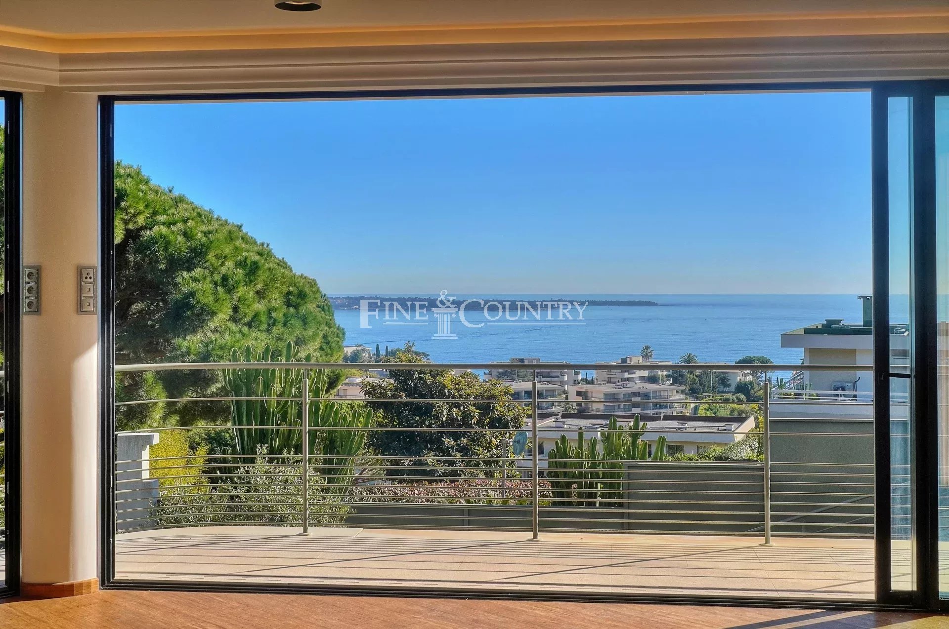 Villa for sale in Cannes with sea view Accommodation in Cannes