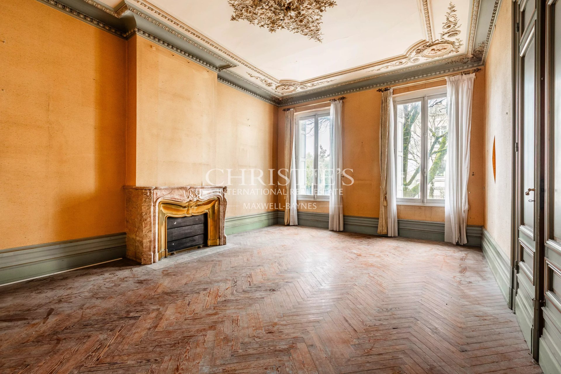 6 Bedroom Villa/Townhouse's Image 3