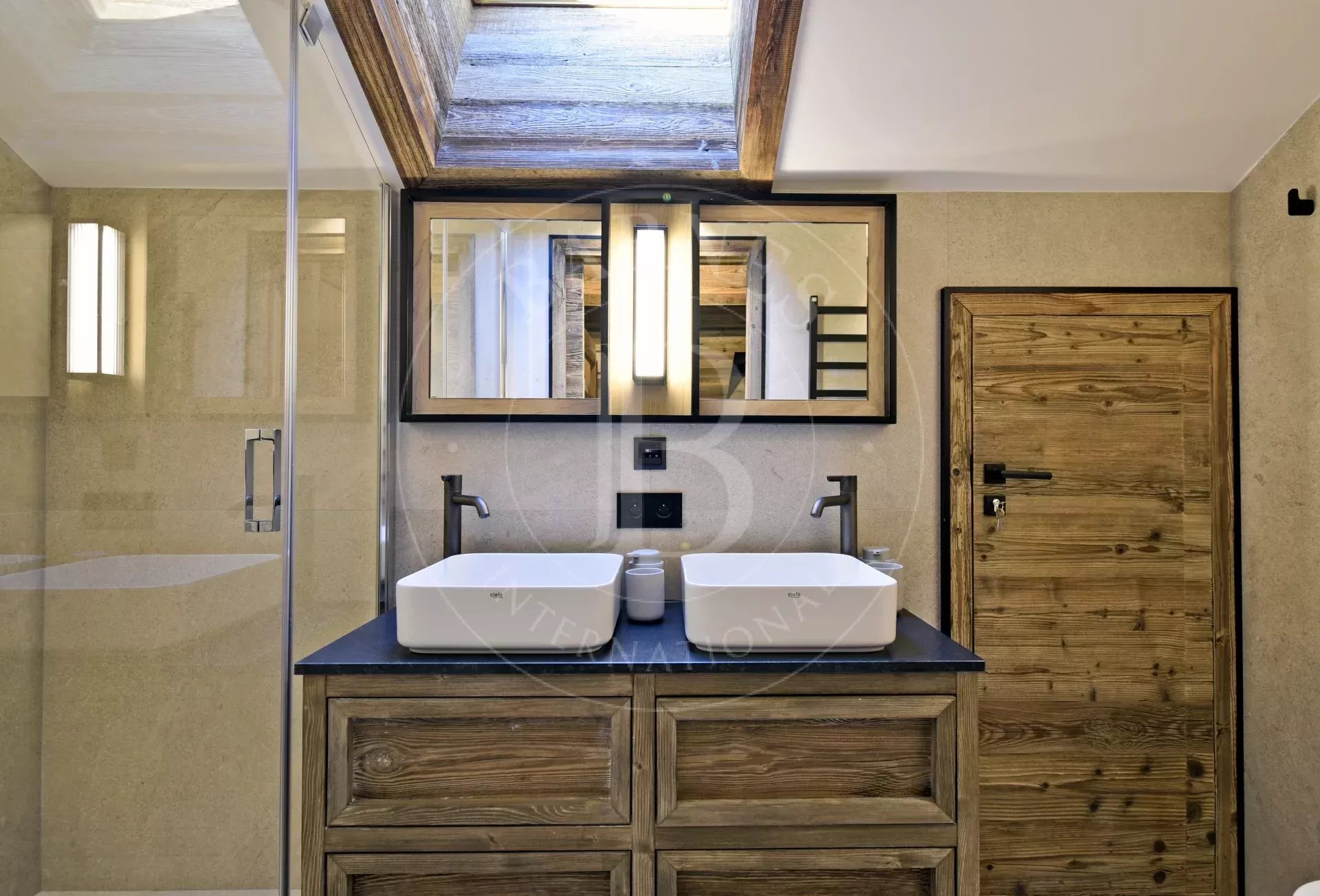 Méribel Superb 4-bedroom duplex apartment at Rond Point des Pistes