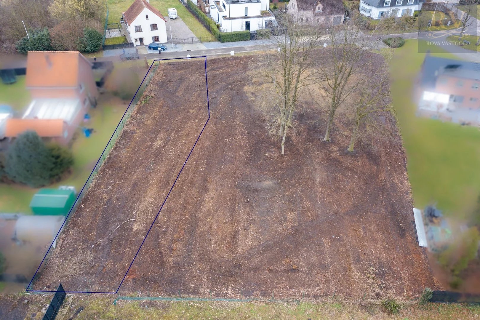 CENTRAAL GELEGEN BOUWGROND VAN 8A05CA VOOR HALFOPEN BEBOUWING IN ZONHOVEN