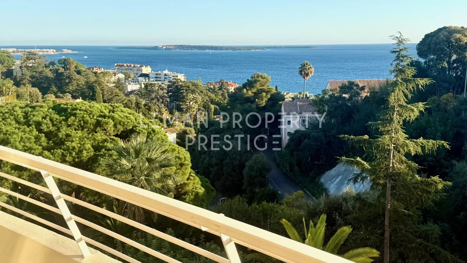 CANNES CROIX DES GARDES - 3 PIÈCES - TERRASSE - VUE MER PANORAMIQUE