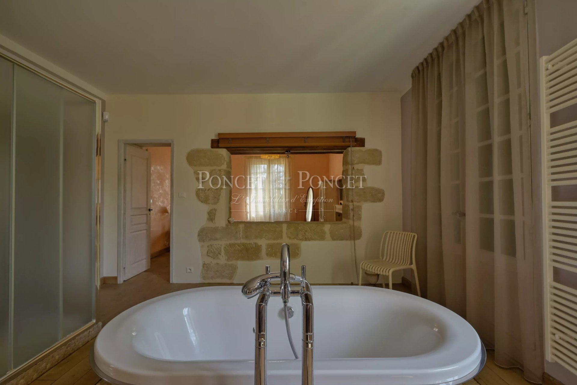 10 Bedroom Vineyard's Image 25