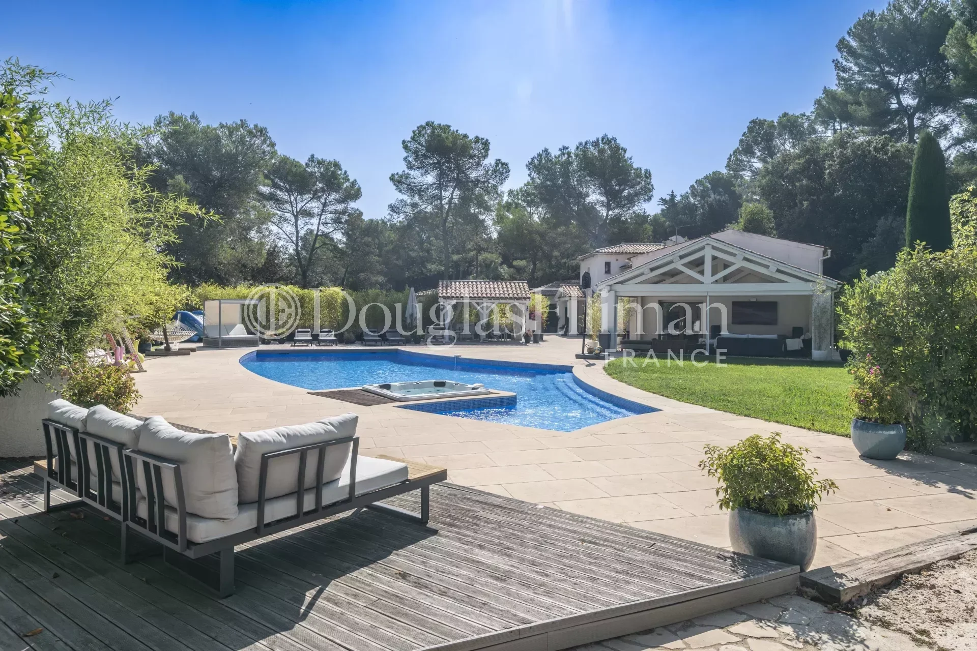 MOUGINS – Villa dans un prestigieux domaine - Image nᵒ3