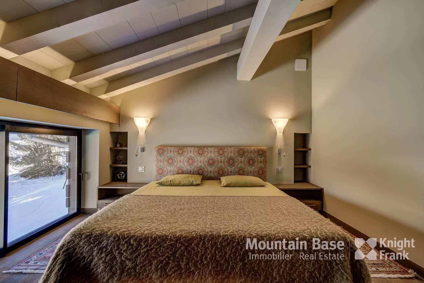 Photo of Beautifully designed, contemporary 4/5 bedroom chalet in a quiet area of Les Houches