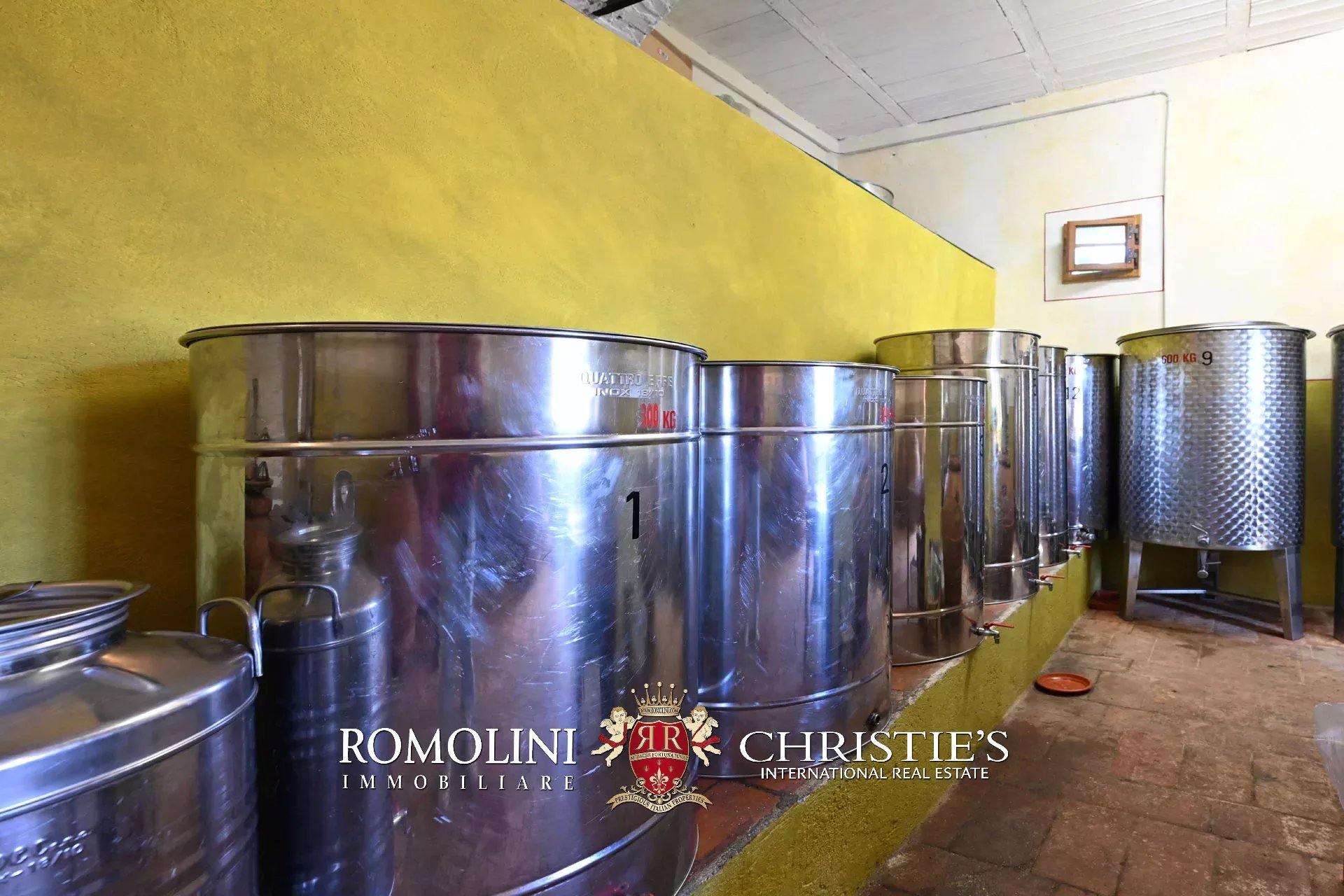 17 Bedroom Vineyard's Image 58