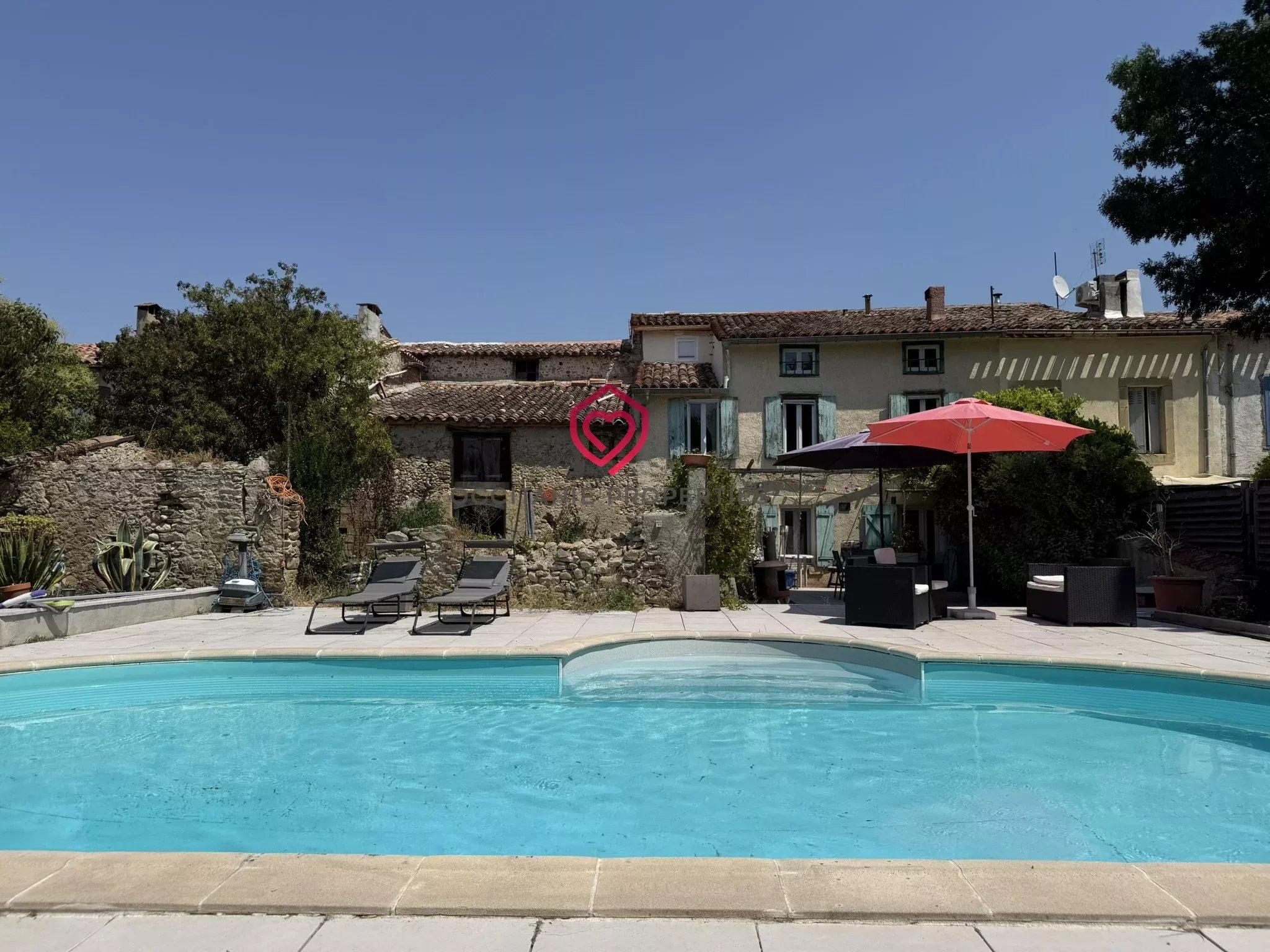 Jolie maison de village avec grange, jardin et piscine
