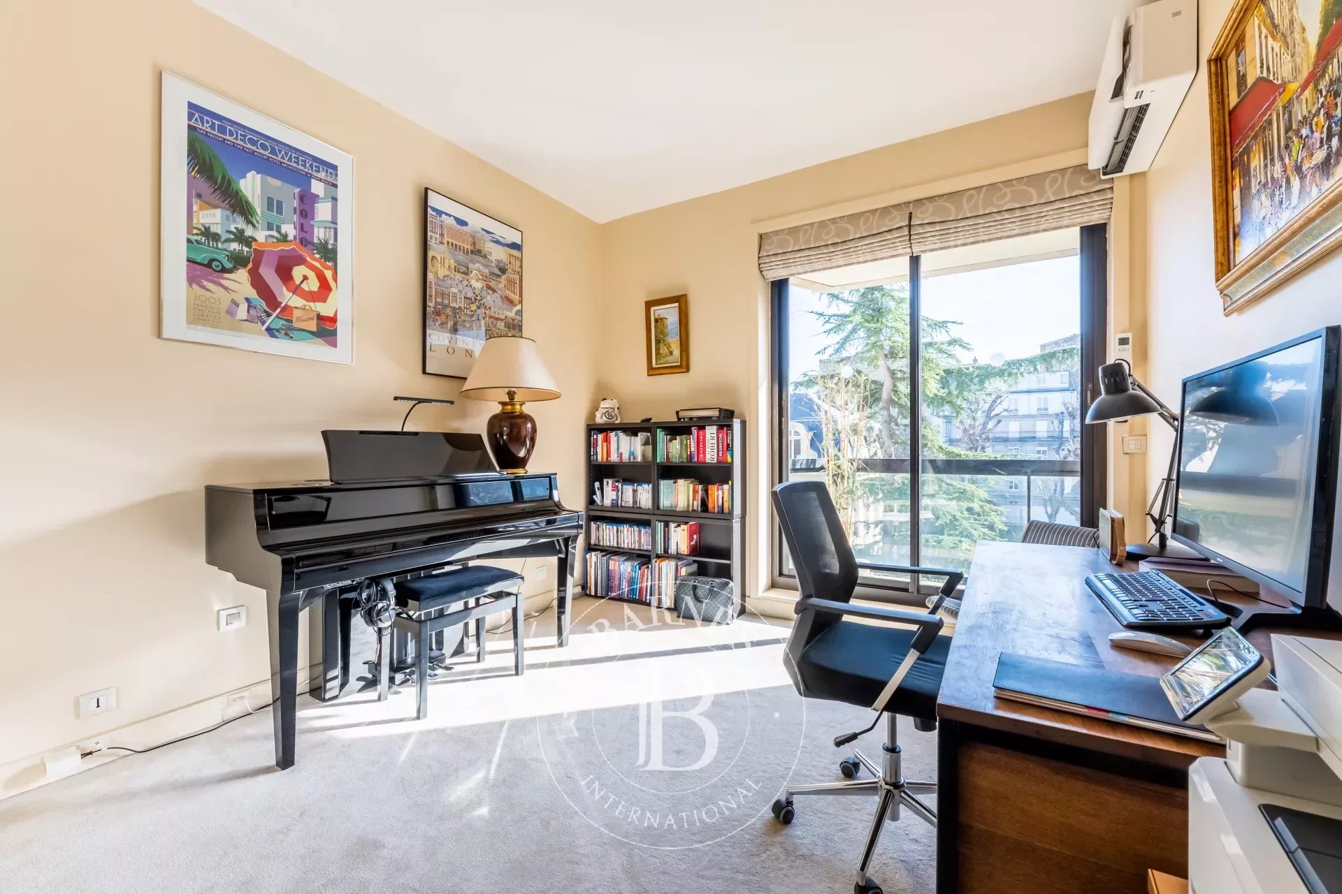 Paris 16 - Avenue Foch - 2 bedrooms - Terrace and unobstructed view - picture 9