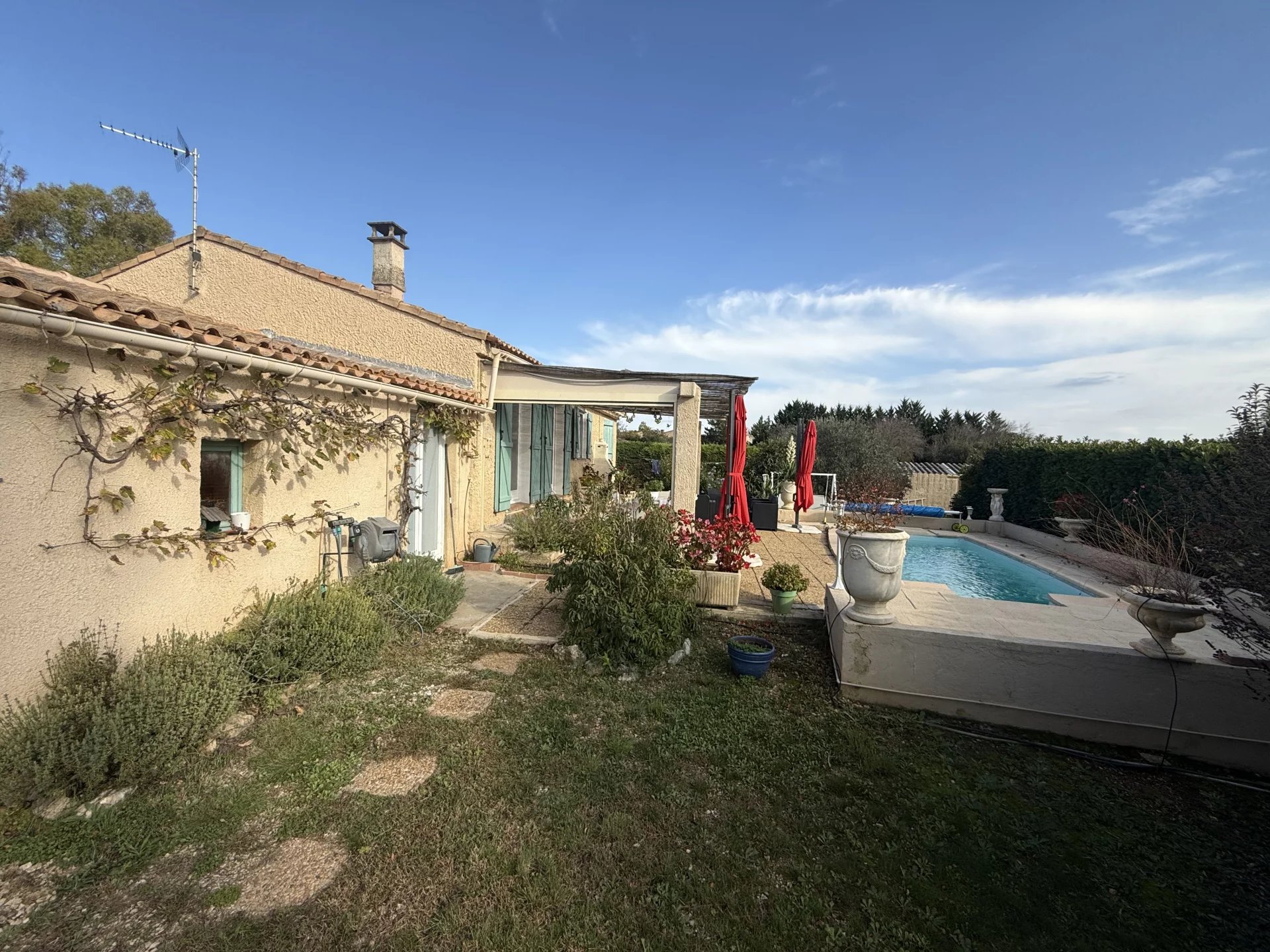 Villa avec piscine et garage sur Tavernes 83670