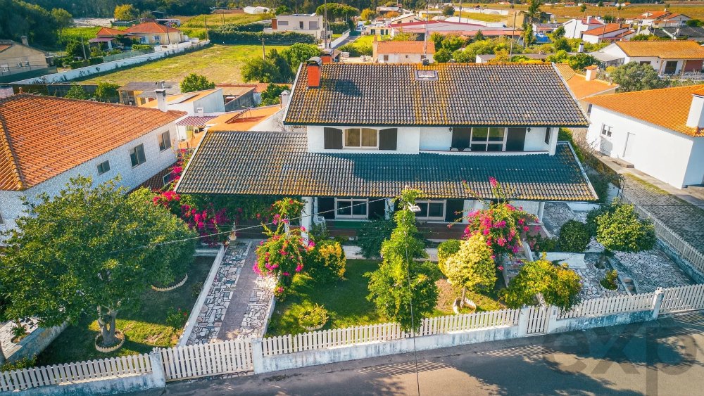 Spacious 4-Bedroom House in Quintas do Norte, Torreira