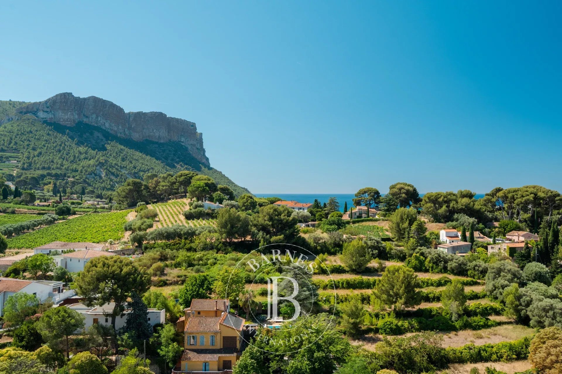 CASSIS - CENTRE - PENTHOUSE D'EXCEPTION - TOIT-TERRASSE 170 M² - VUE INCOMPARABLE - 2 CHAMBRES - 2 PARKINGS