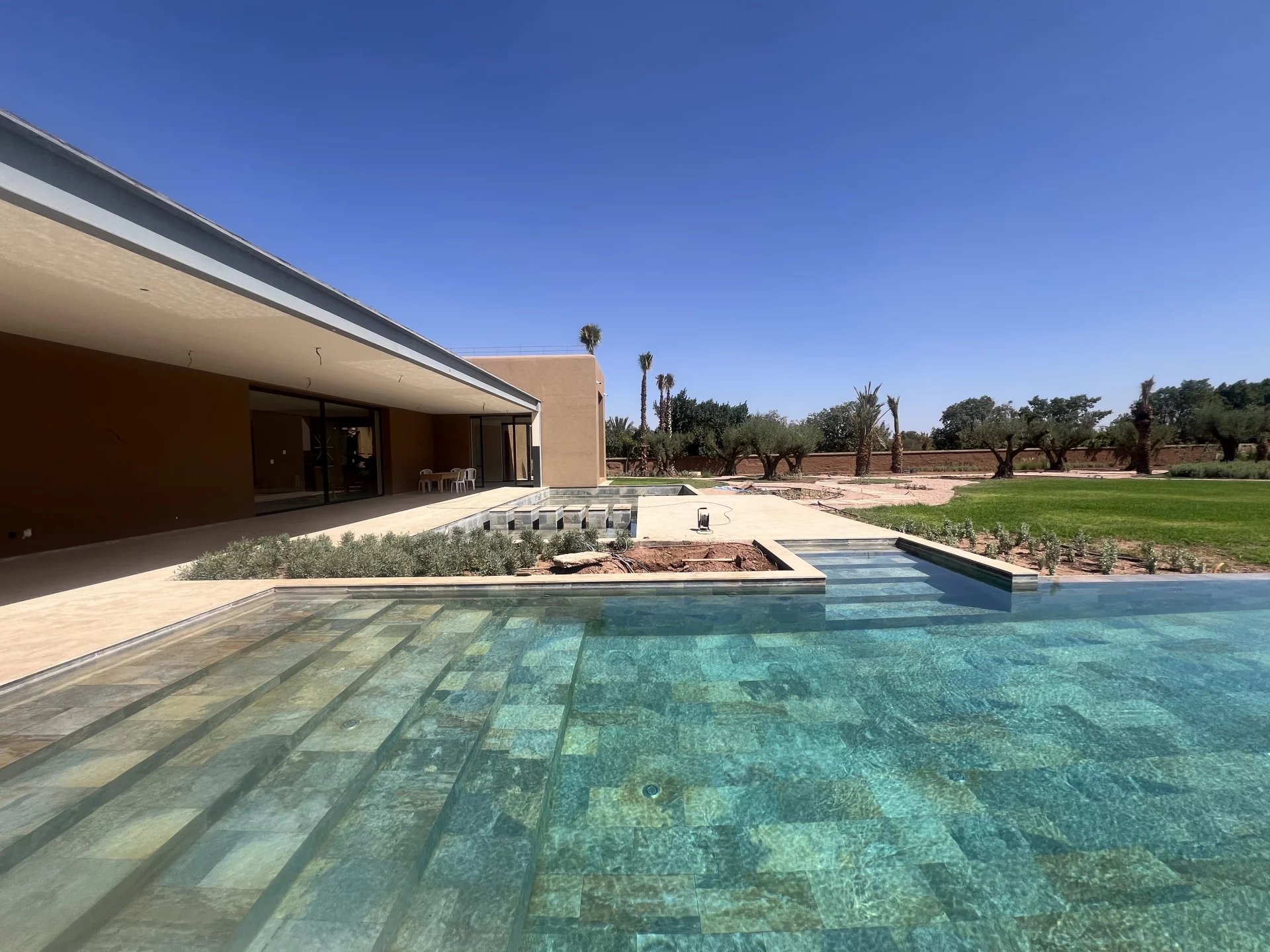 LUXURY NEW VILLA 15 MINUTES FROM DOWNTOWN