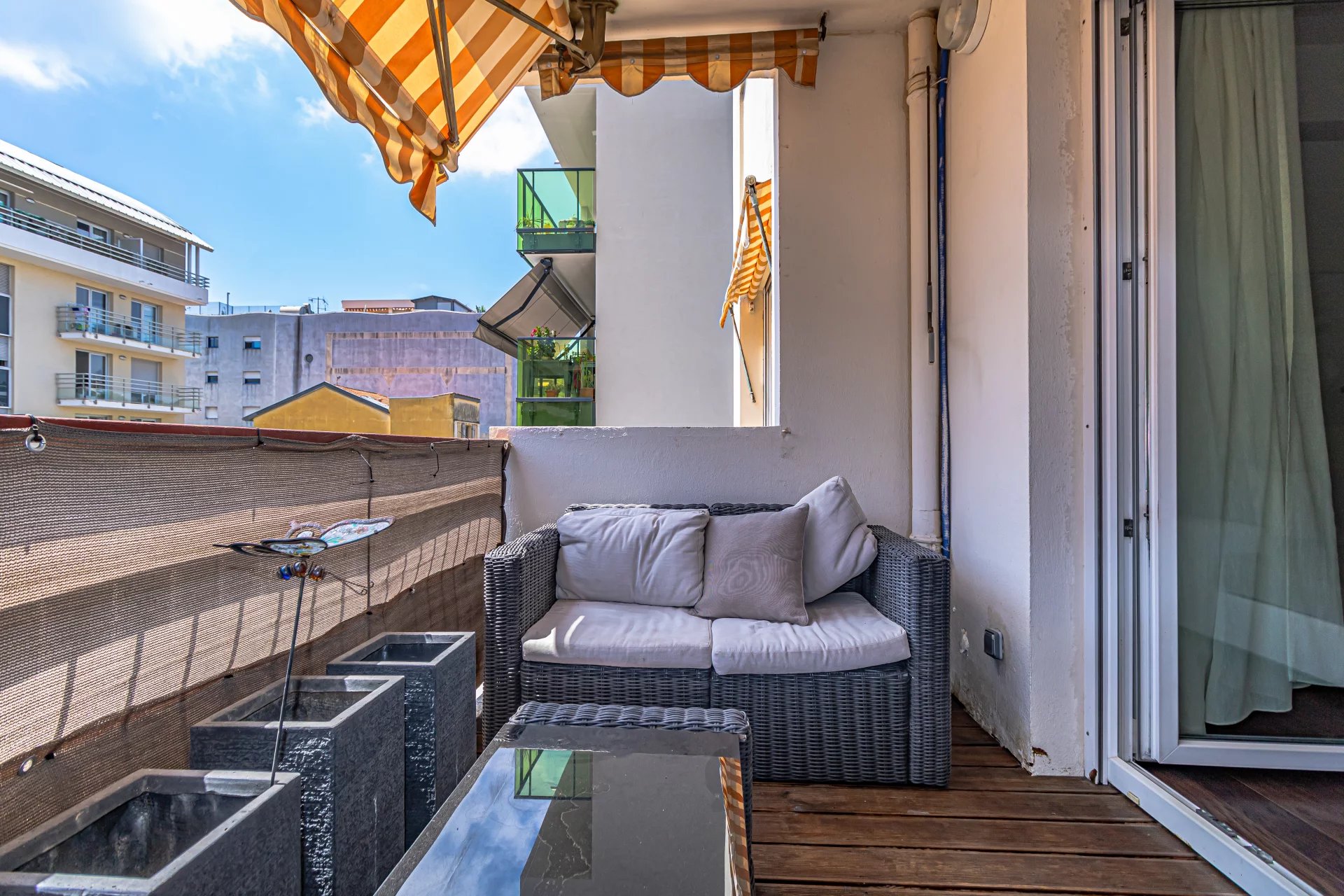 Juan les pins, 3 pièces, terrasse, cave, parking garage à louer meublé