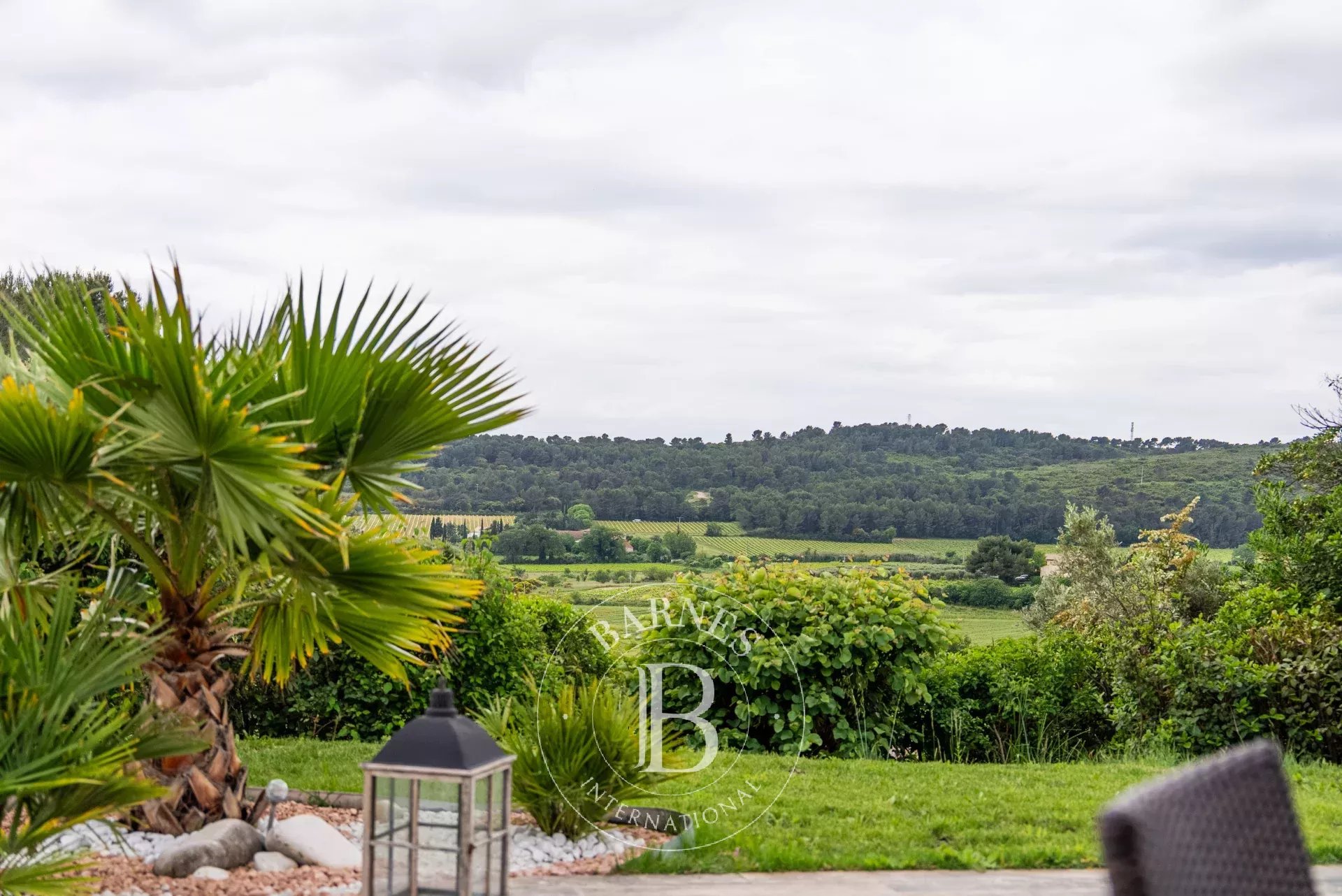 UNDER SALE OFFER - ÉGUILLES – SINGLE-STOREY VILLA – 205 SQM – INDEPENDENT ONE-BEDROOM APARTMENT – POOL – PANORAMIC VIEW – ABSOLUTE TRANQUILITY - picture 25