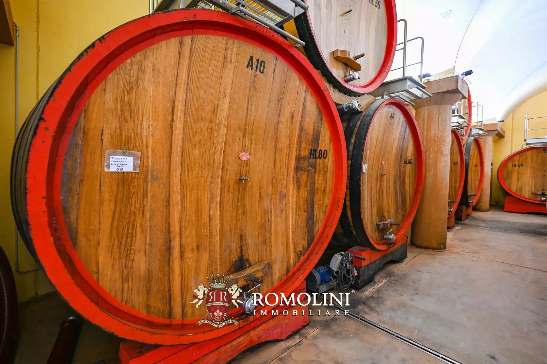 10 Bedroom Vineyard's Image 7