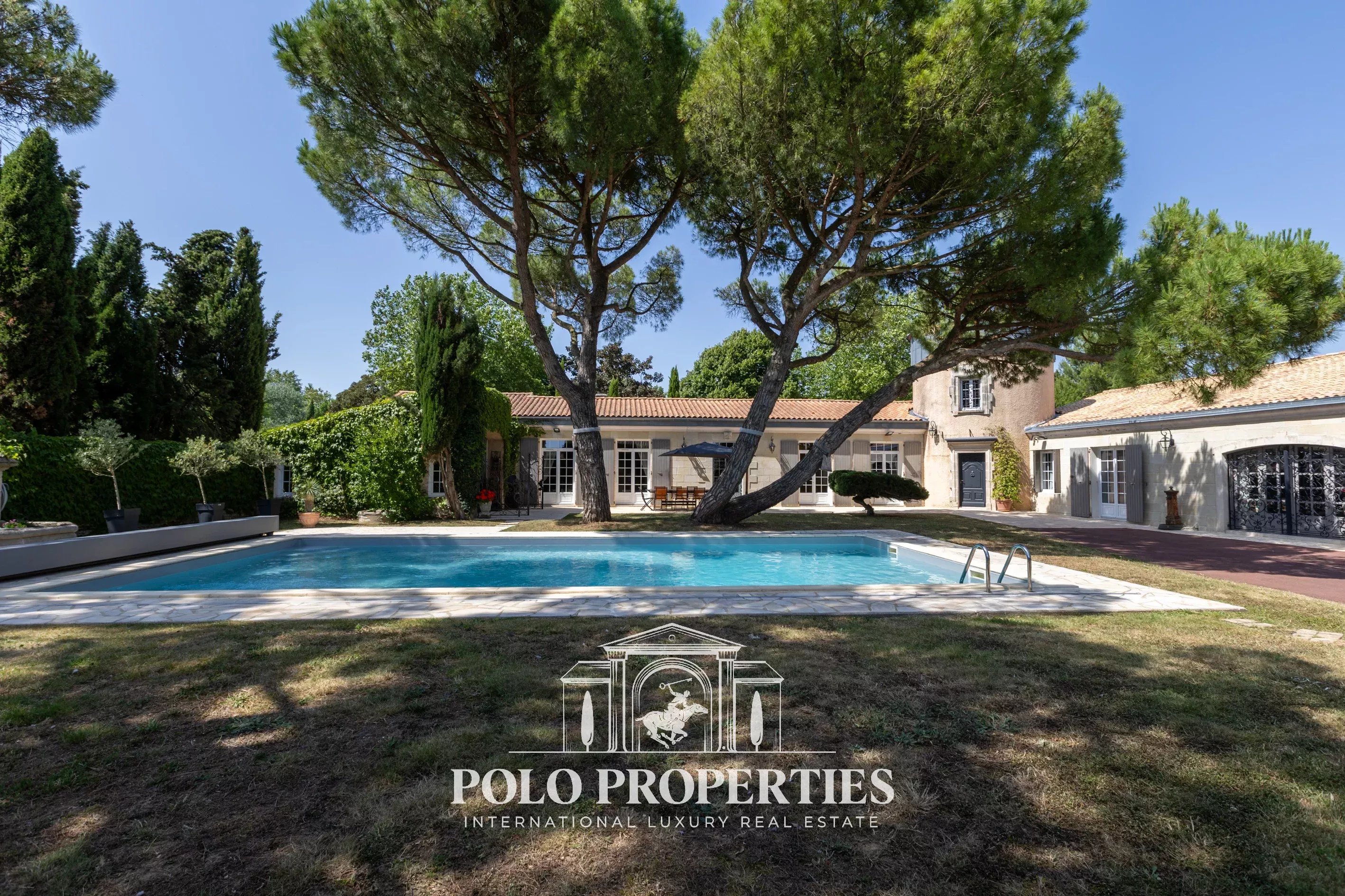 Contemporary house with swimming pool just steps from La Rochelle