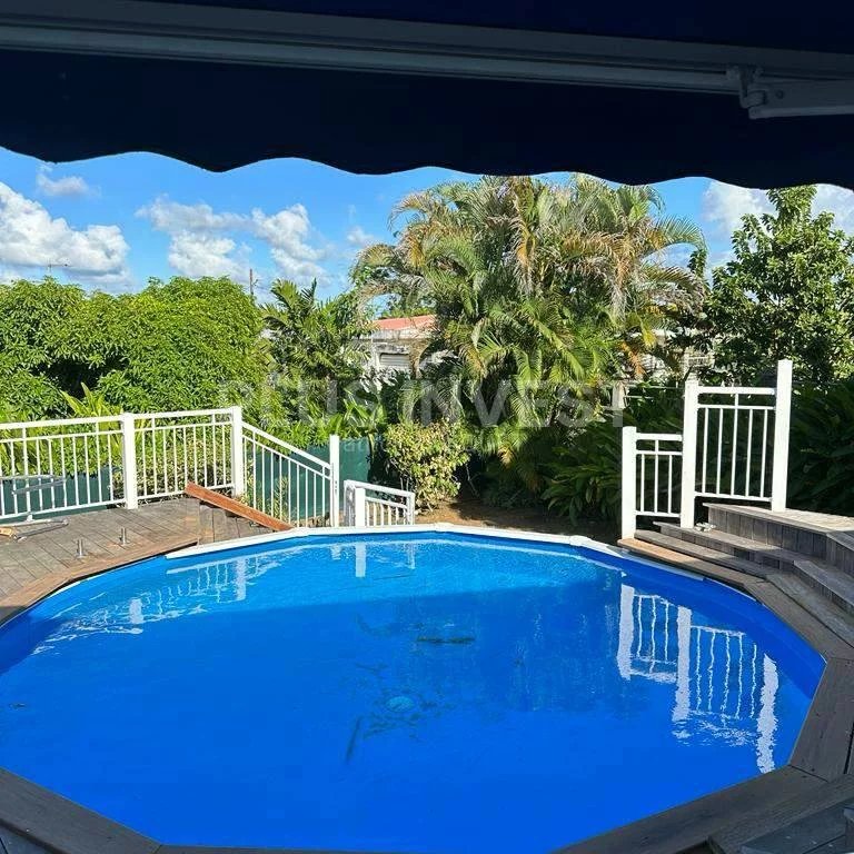 VILLA T5 meublée de 180m2 avec piscine et jardin arborée Baie-Mahault