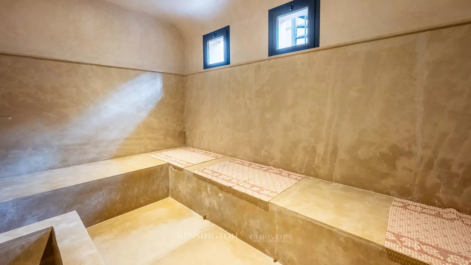 6 Bedroom Villa/Townhouse's Image 39