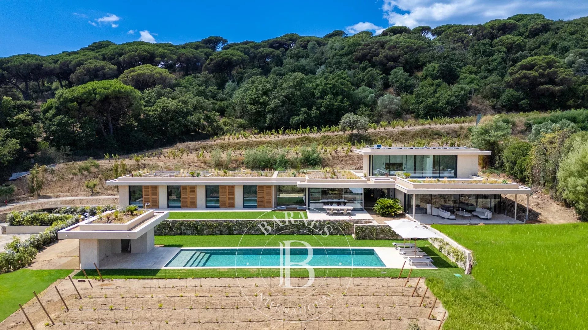 RAMATUELLE - MAISON CONTEMPORAINE AVEC VUE MER