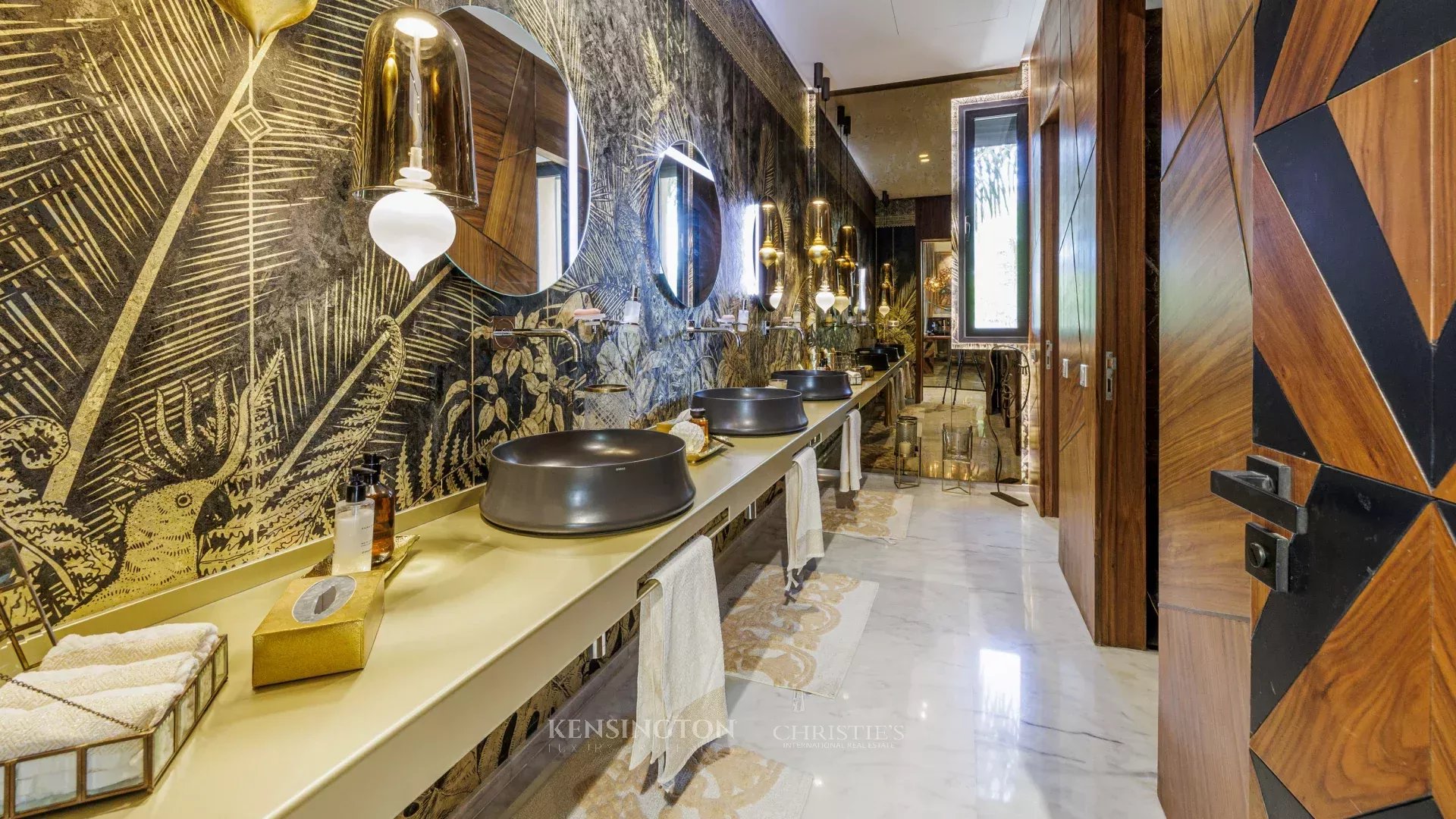 5 Bedroom Villa/Townhouse's Image 3