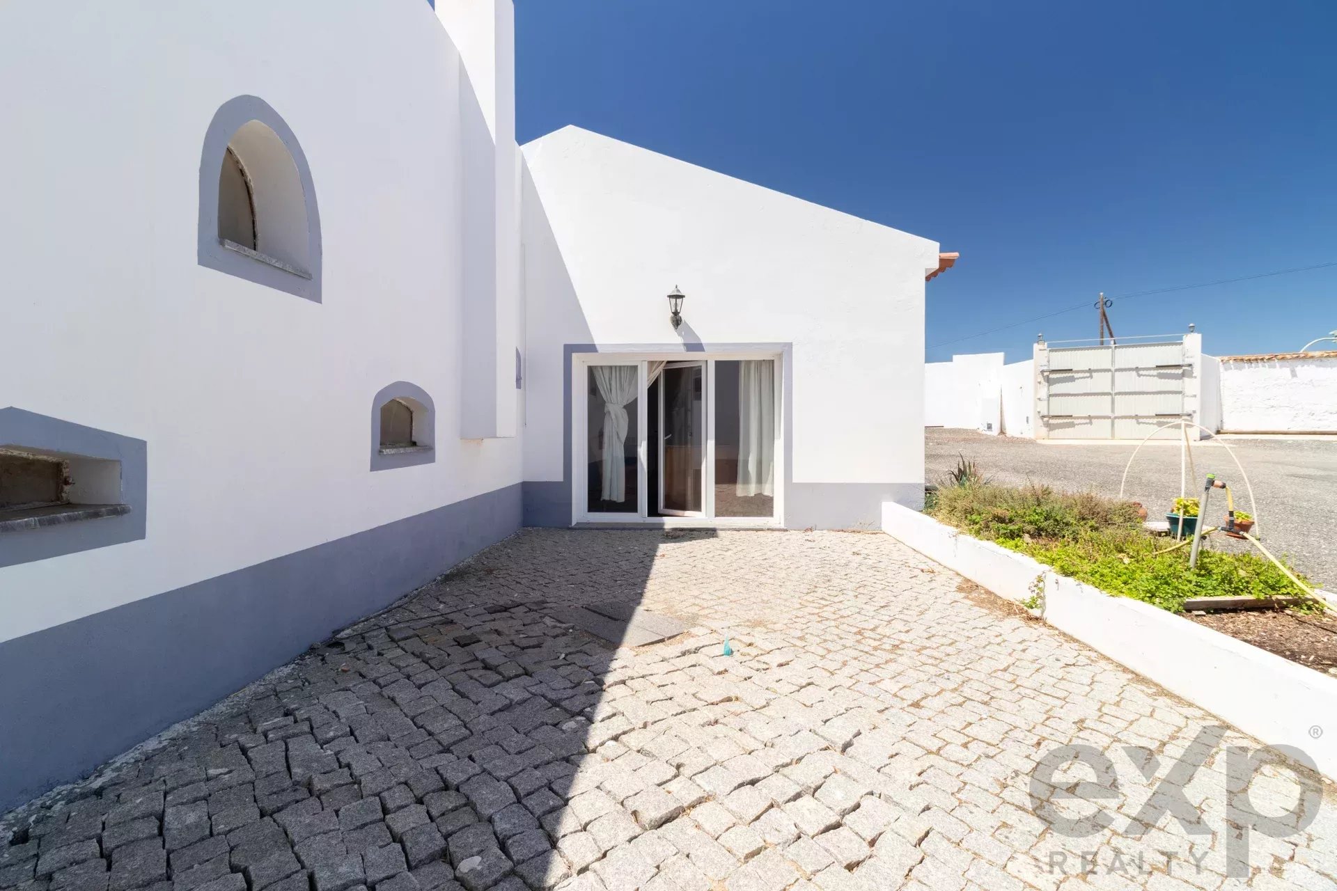 Luxury Equestrian Property + Guest House 85992157 image 17