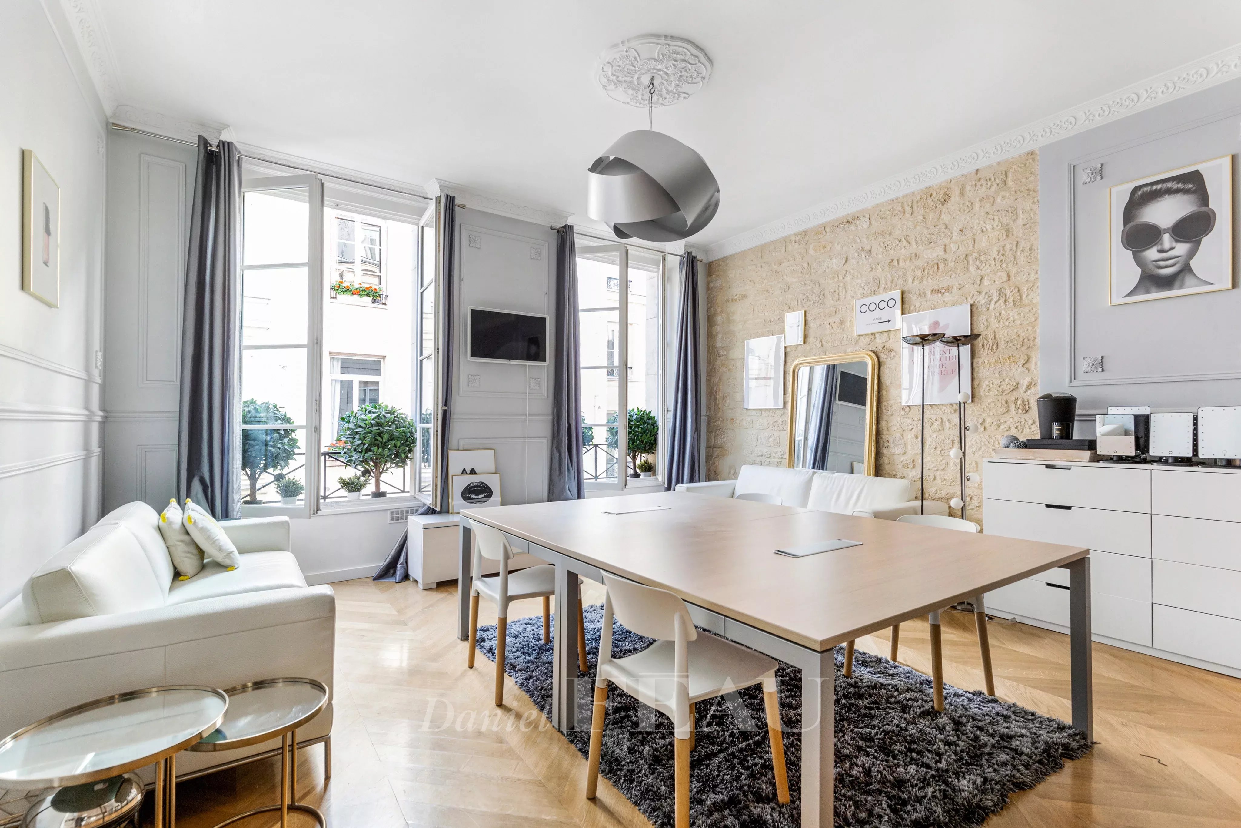 Living room and dining room, wooden floor, mouldings