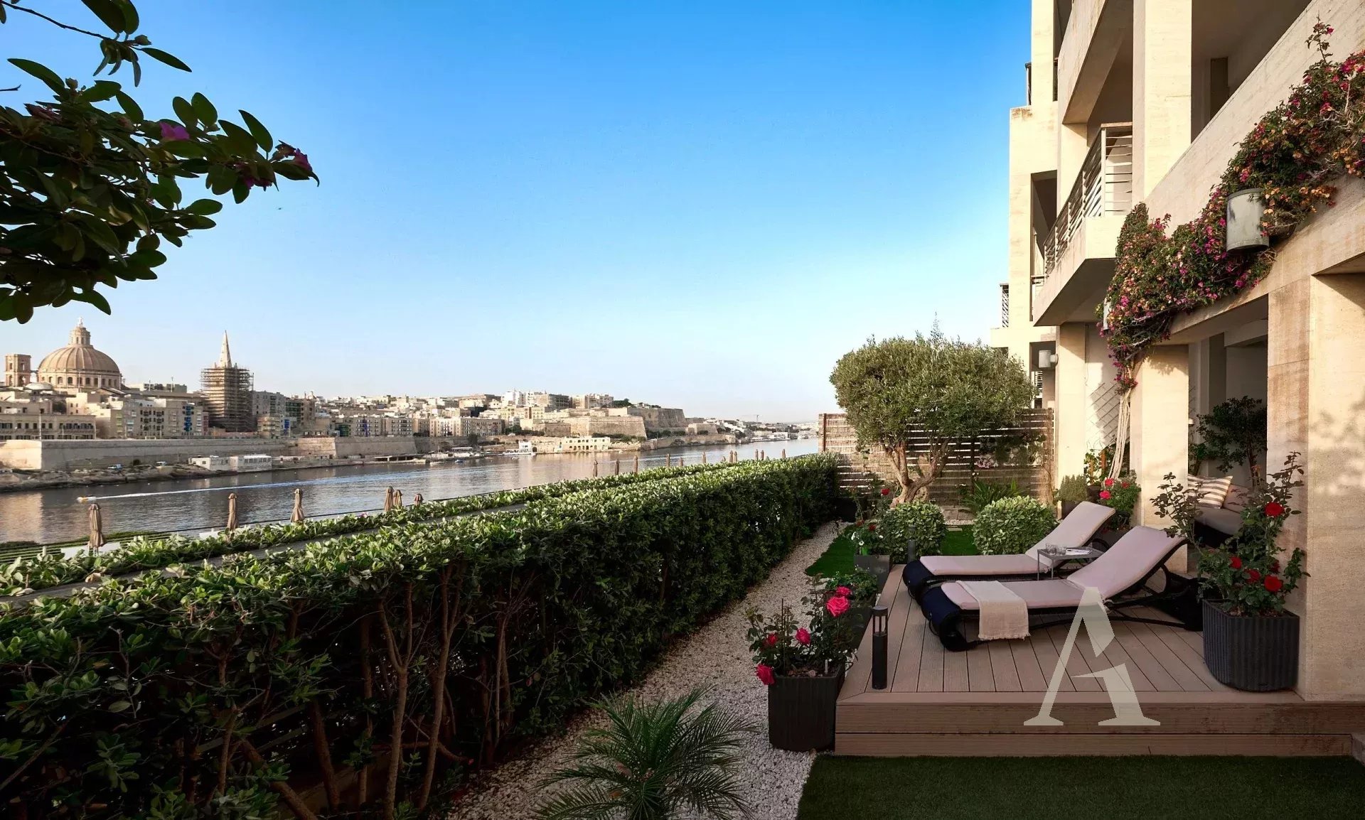 Luxurious Tigné Point Apartment with Stunning Views