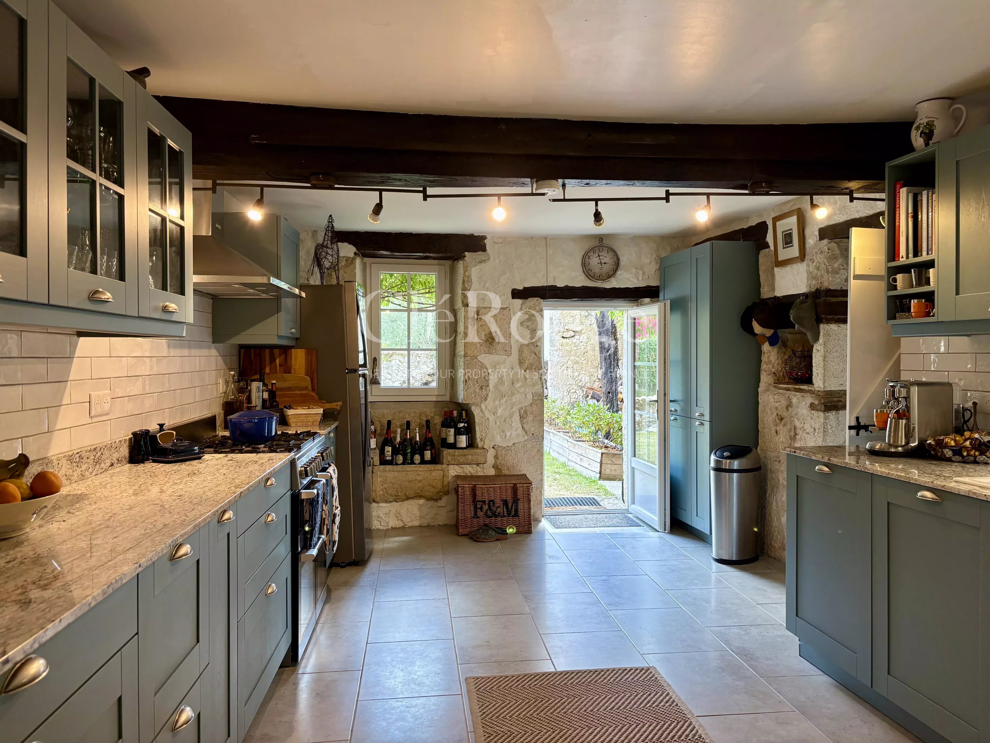 Proche de Duras - Maison en pierre au charme intemporel avec piscine chauffée